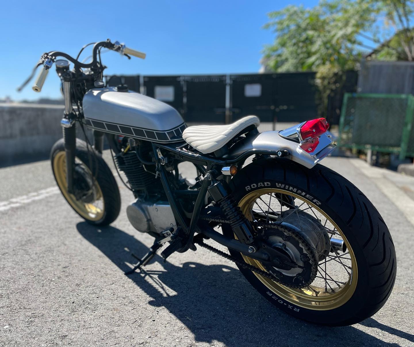VMX仲間のHONDA XL230 林道用に持ってるんですが、走破性とタイヤ選び