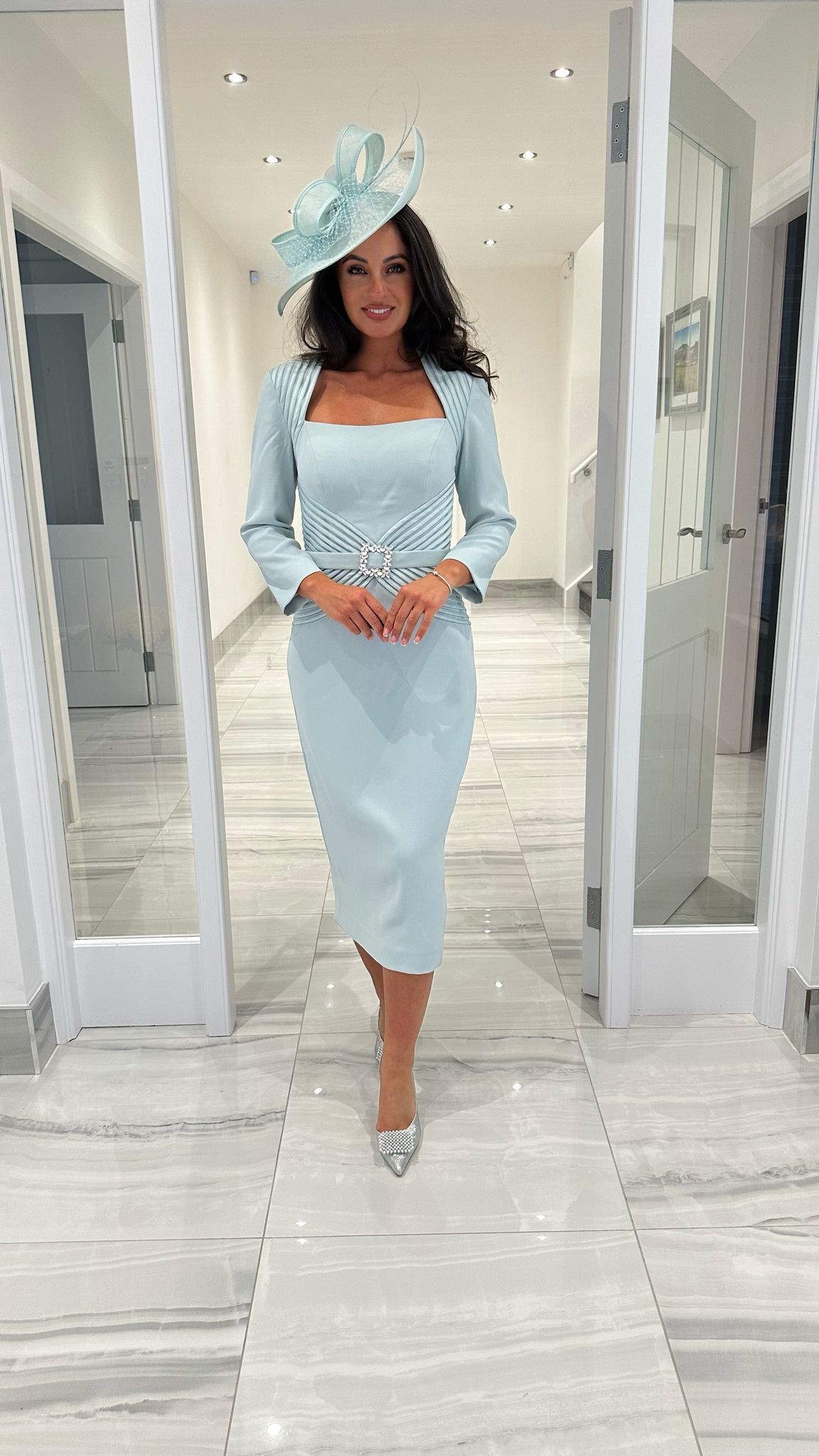 Mother of the Bride/Groom cornflower blue fascinator. 👗 Dress available to buy from Loft Bridal & Evening Wear. #getthelook #motherofthebride #motherofthegroom #cornflower #stylish #glamourous
