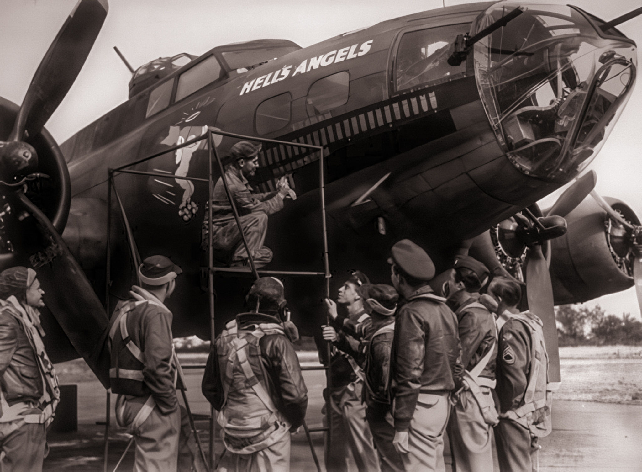 Jets - B-17F Hell's Angels, tail number 41-24577 and crew. One of the ...
