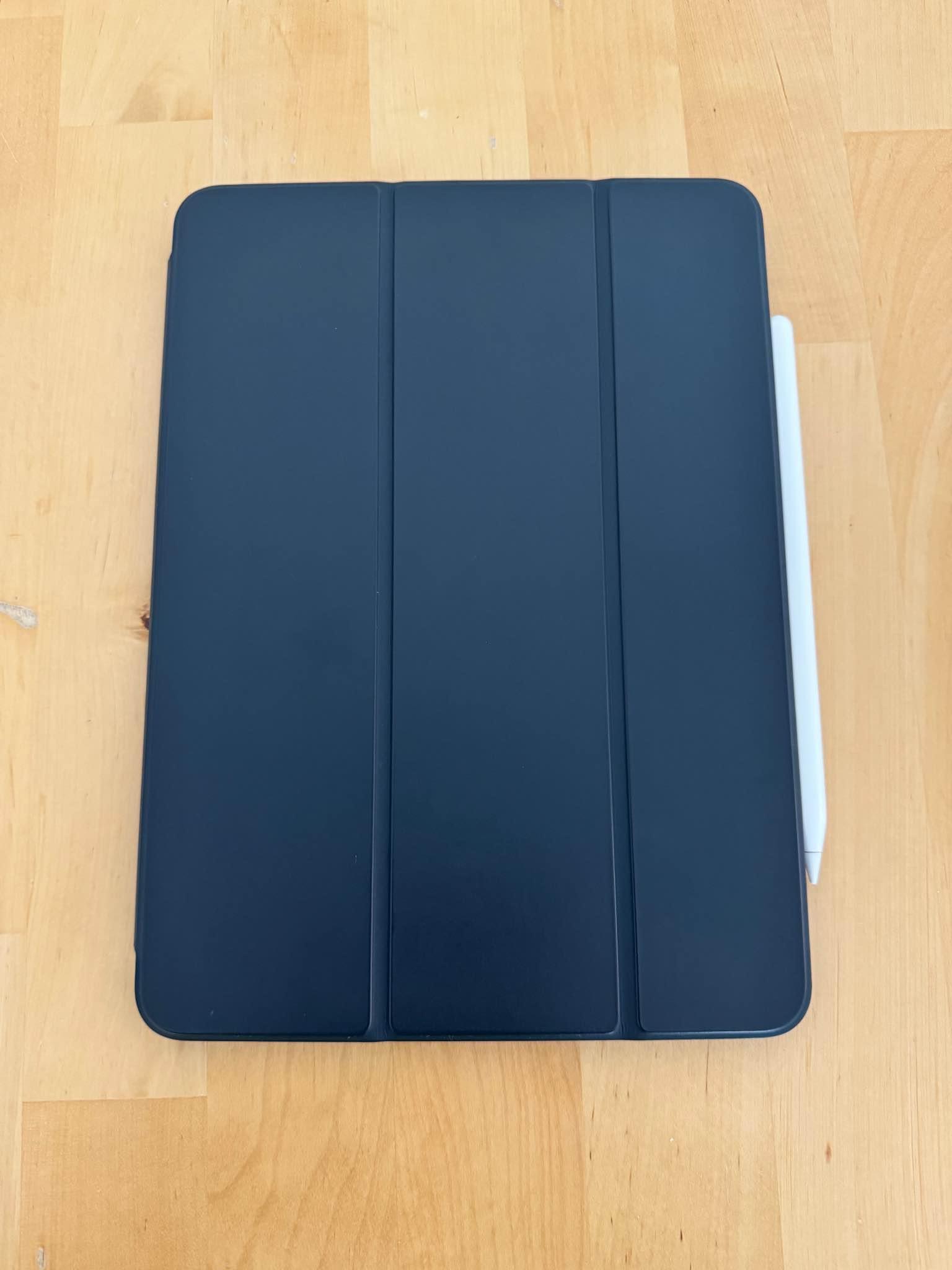iPad Pro 11-inch 1st Gen • 64gb with Apple Smart Folio case and 