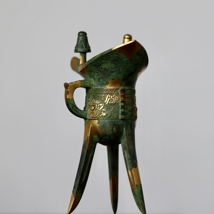 五世秦蔵六造《青銅塗金。饕餮爵》 雙共箱倣西清古鑑所載，周代饕餮紋
