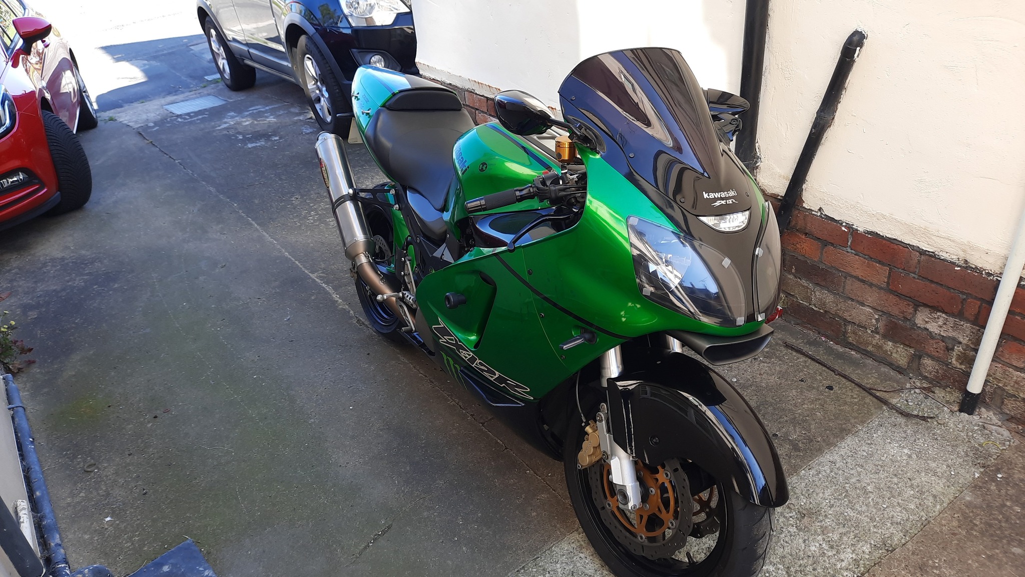 Mate of mine his selling this. 2001. Kawasaki 1200 R. With. 20,000