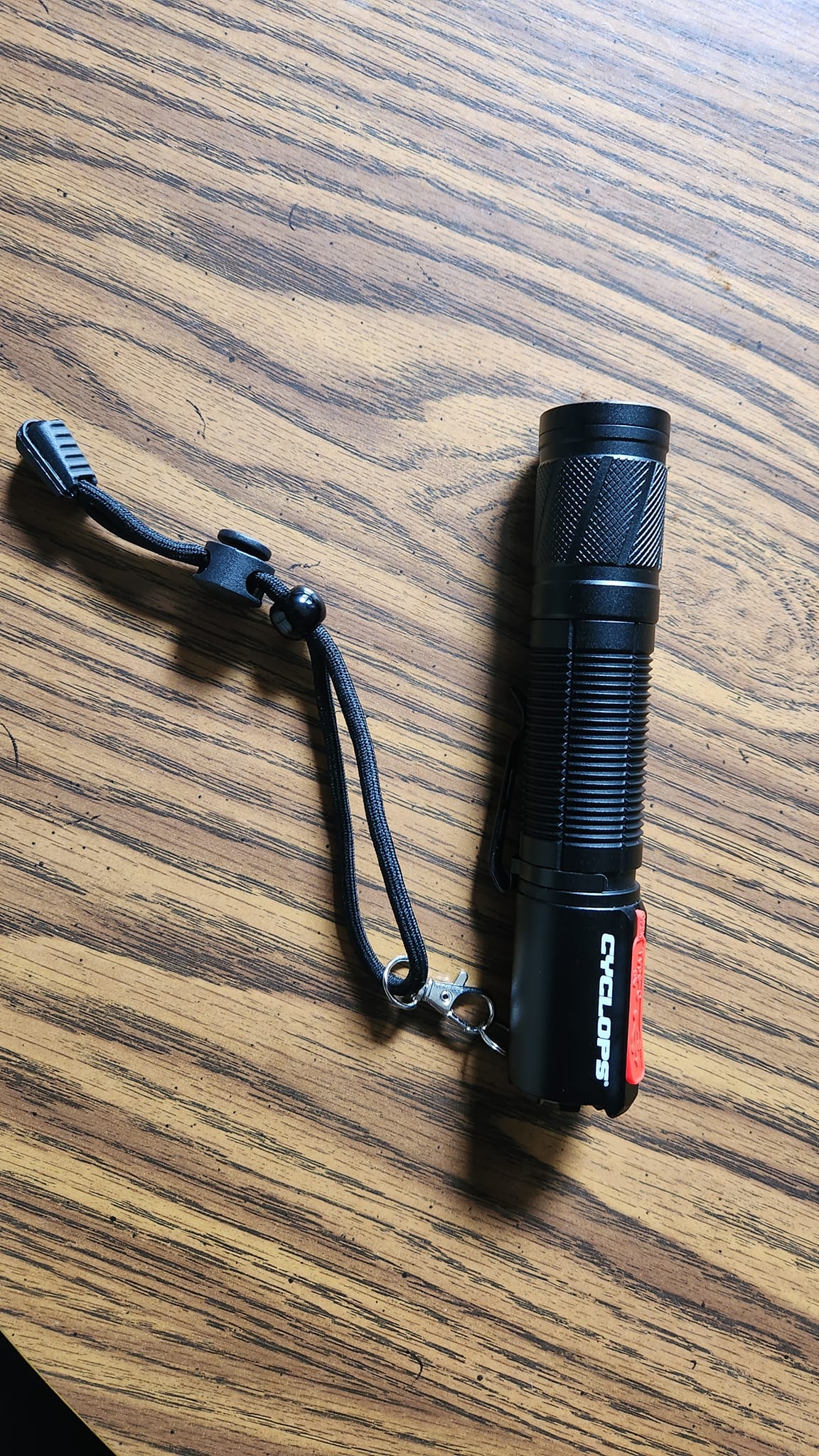 cyclops 400-lumen rechargeable flashlight 400 Lumens Pocket Flex with Swivel Head for Camping, Hiking, Emergency: Buy Online at Best Price in UAE Cyclops has been at the forefront of lighting and portable power technology Cyclops 400 Lumens Flex Flashlight