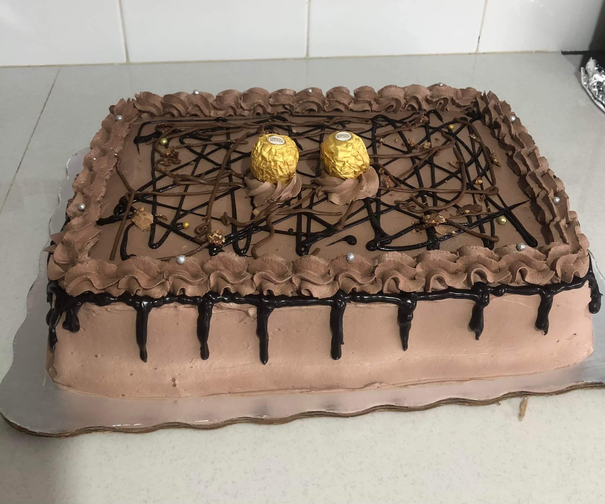 Pastel de Ferrero Rocher... - Los Postres de Rosyy