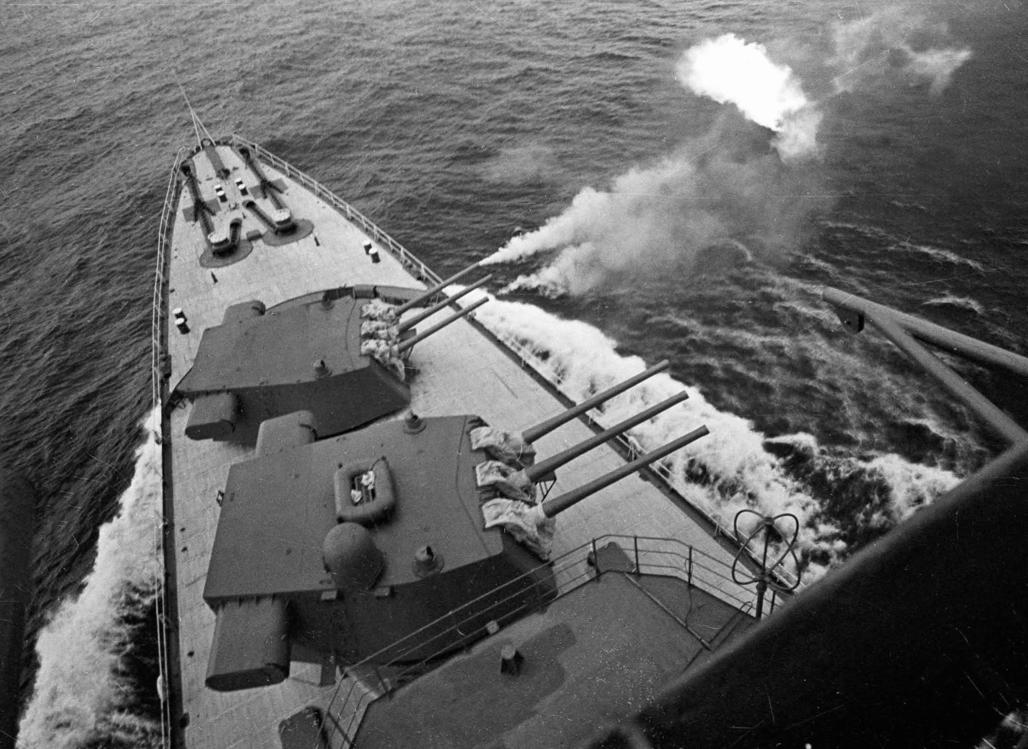 Navy - Firepower Friday! The Soviet Sverdlov class cruiser Murmansk ...