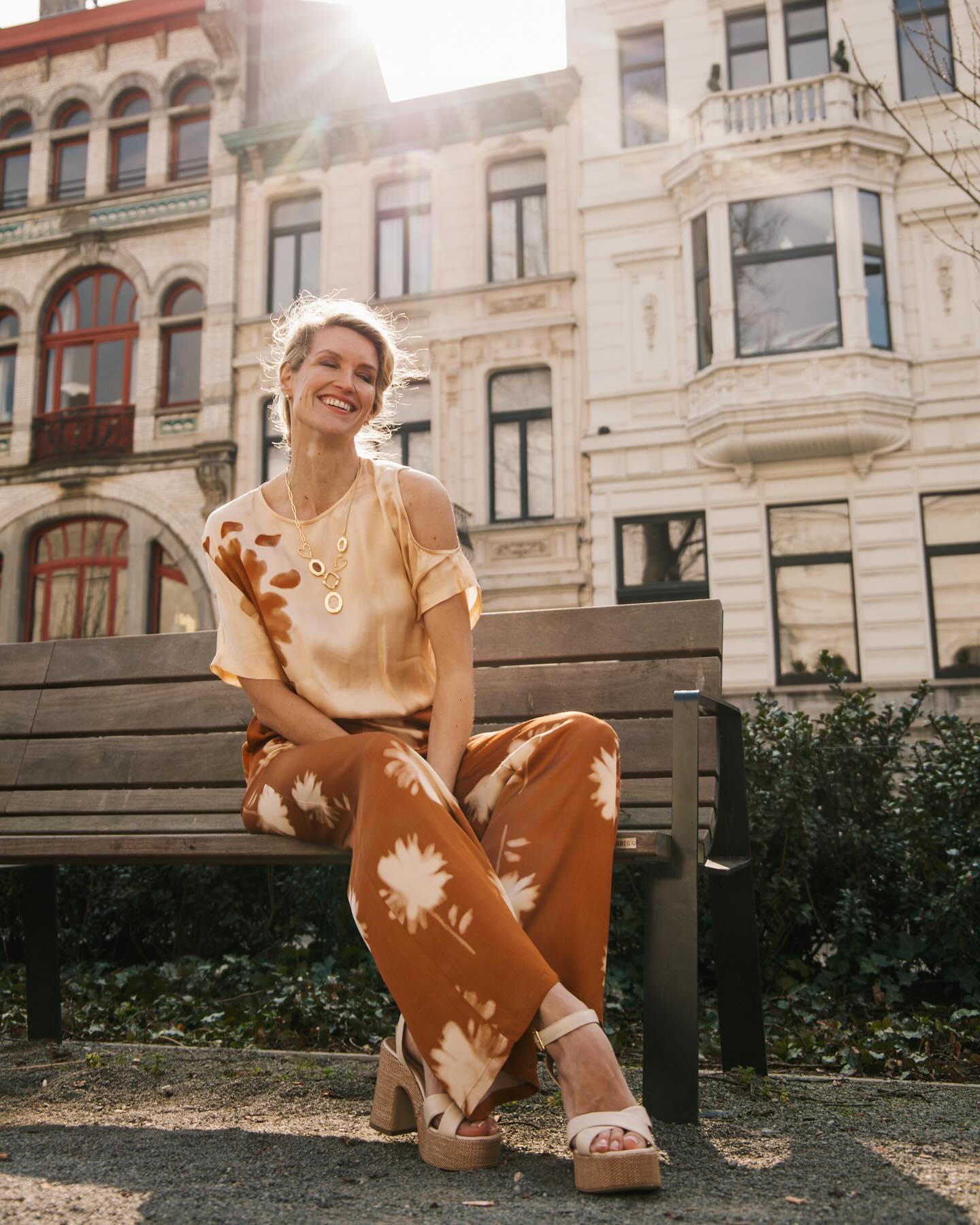 Spice up your style with the warm allure of cinnamon-colored fashion 🍂 Embrace the season with elegance and sophistication #CarolineBissLadies