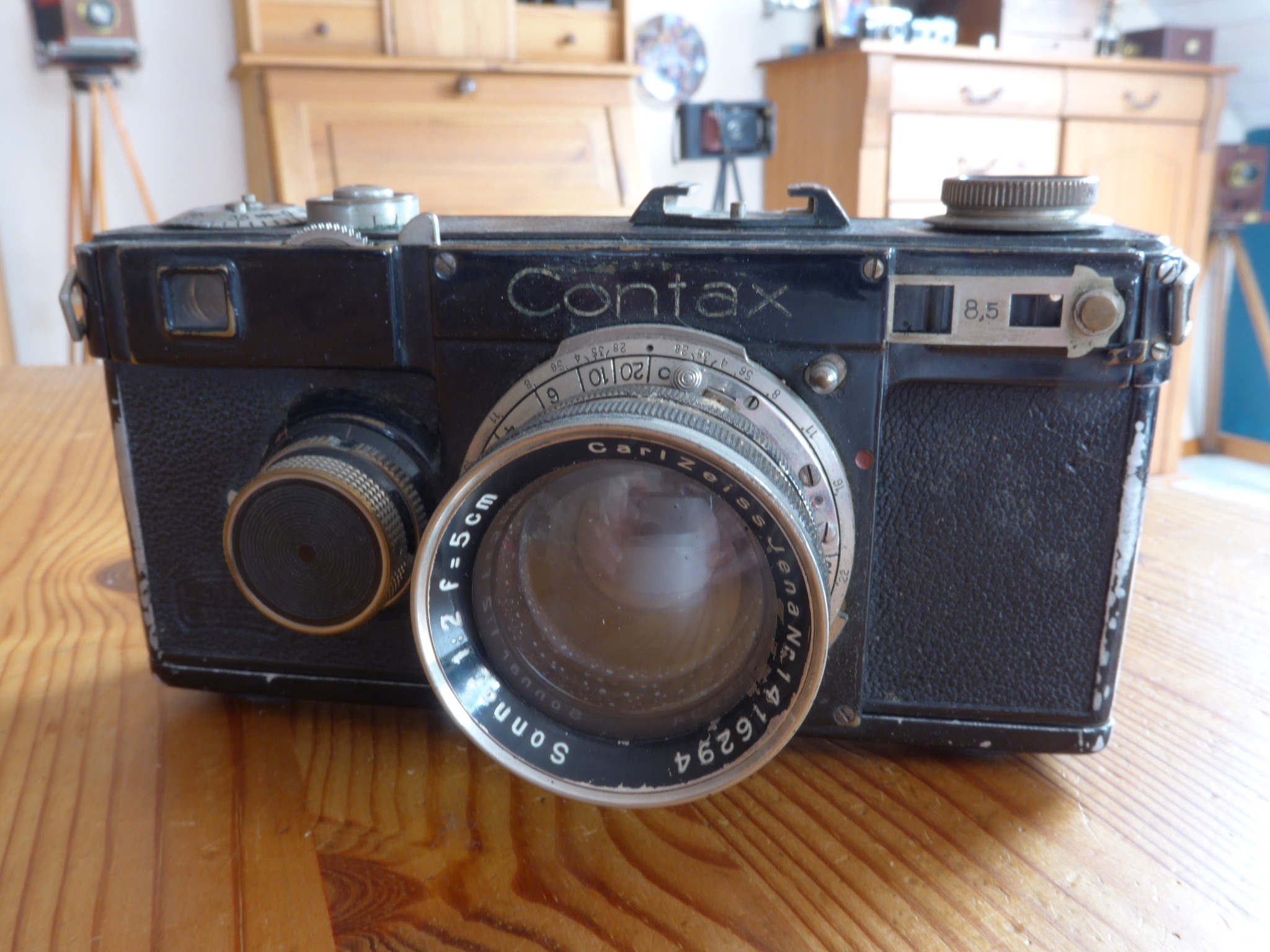 Vintage Zeiss Ikon Taxona 35mm camera features and history