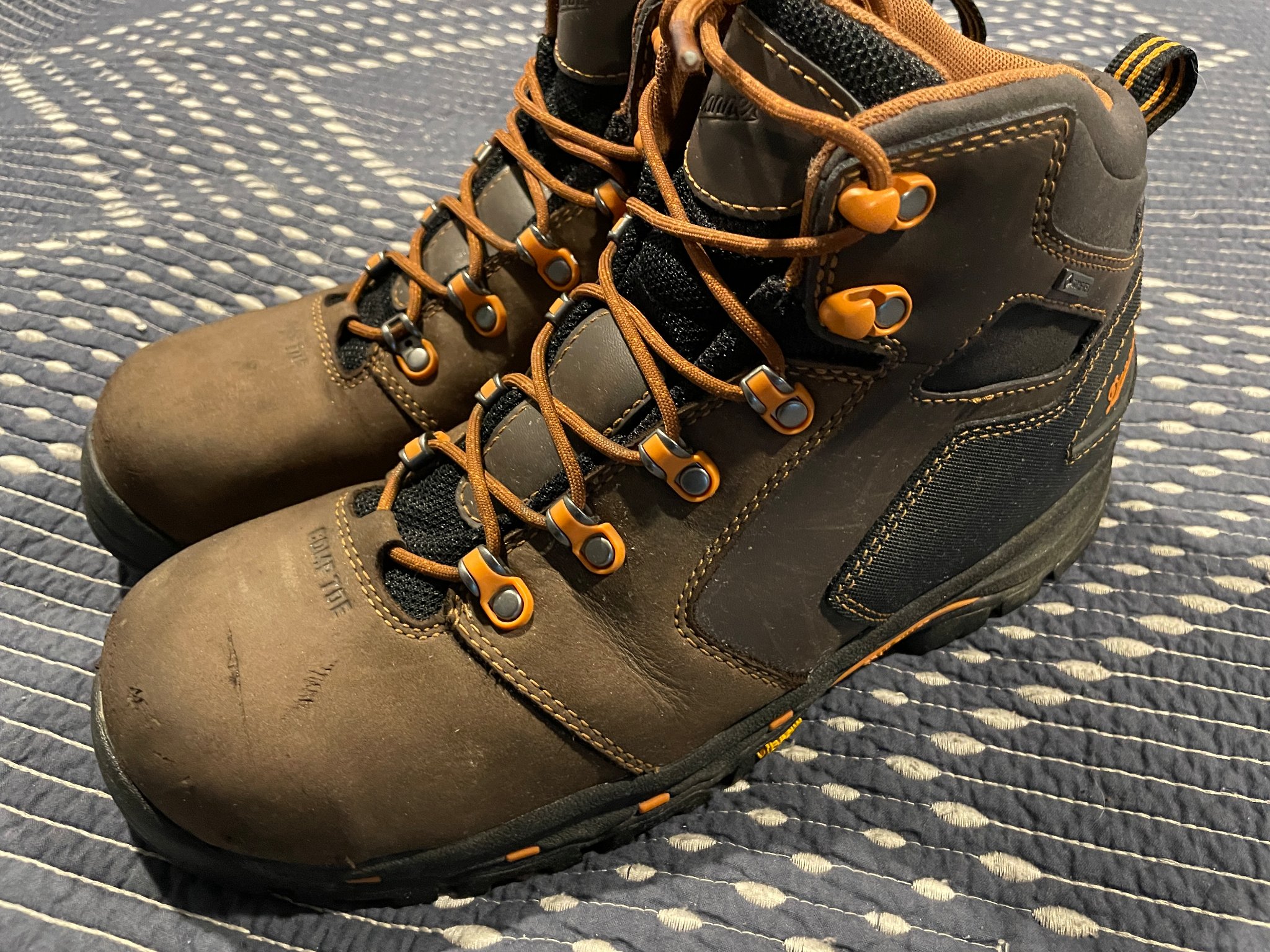 wts! BOOTS DANNER MEDALLION LACE UP BOOTS size on tag: 8.5