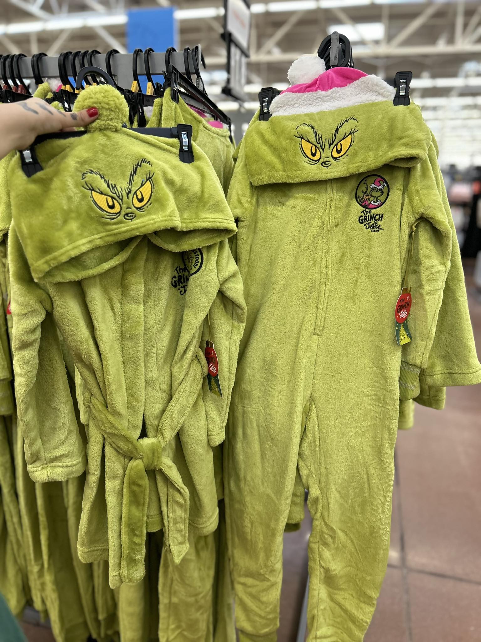 alyssafaaiith - new Grinch onesie & robe for the junior... | Facebook