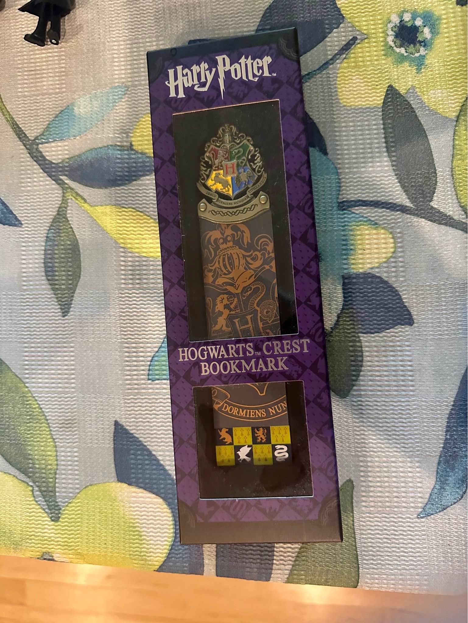 NIB Hogwarts Harry Potter Metal Crest Authentic Bookmark - Books ...