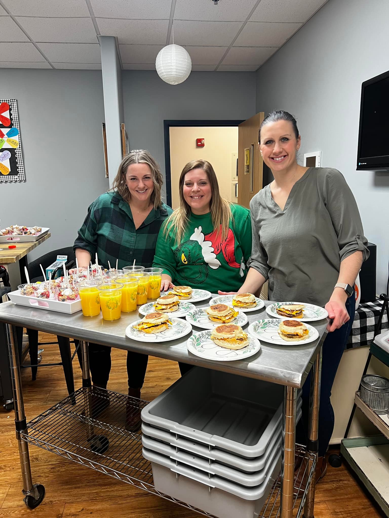 🎄 Holiday {Staff} Breakfast 🎁 This... - O2B Kids Waconia | Facebook