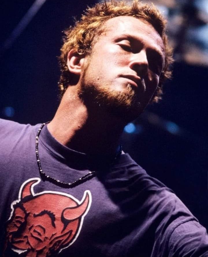 SCOTT WEILAND • STONE TEMPLE PILOTS • • Reading Festival • UK