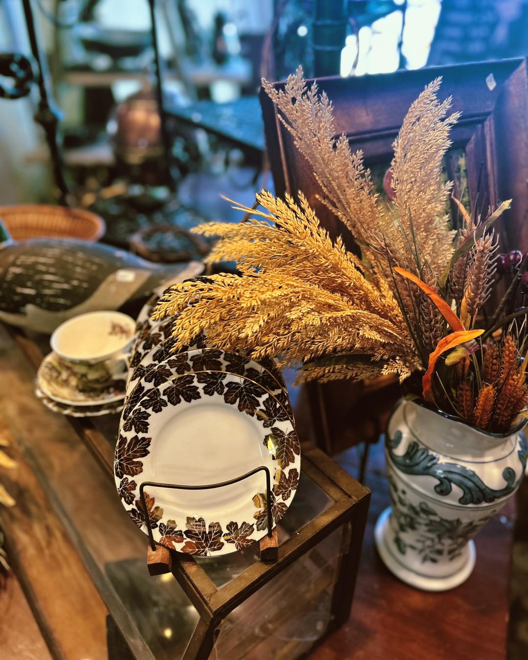 Vintage Thanksgiving items for sale: plates, platters, and decor