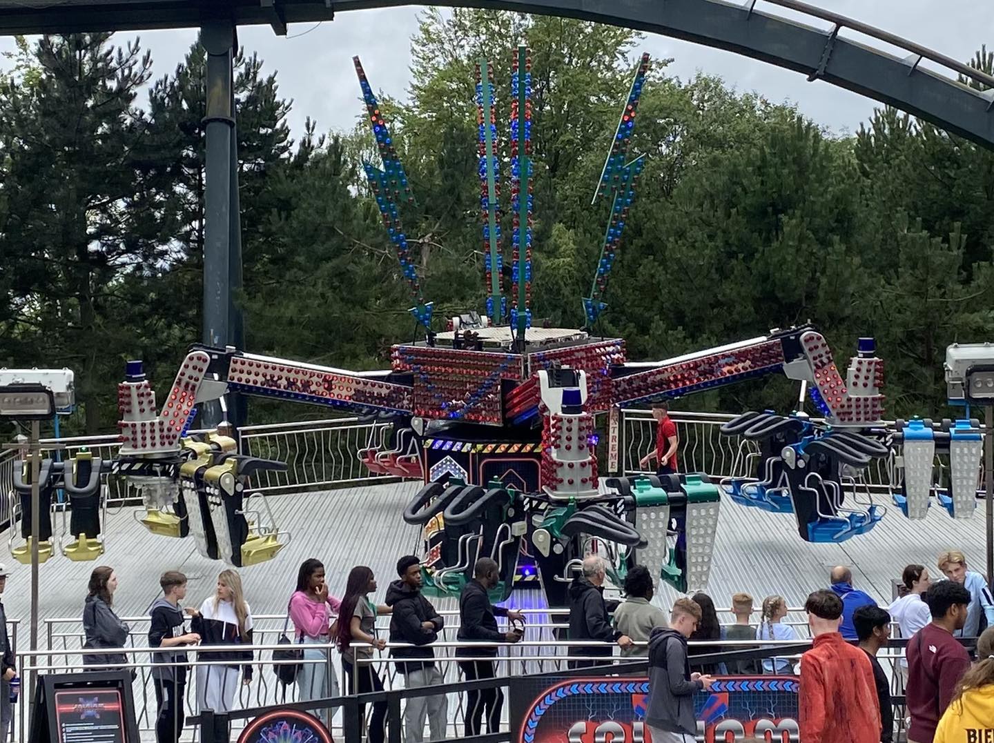 🎡 Air Raid \ Spin Jam at Alton... - C I B B I E V L O G S