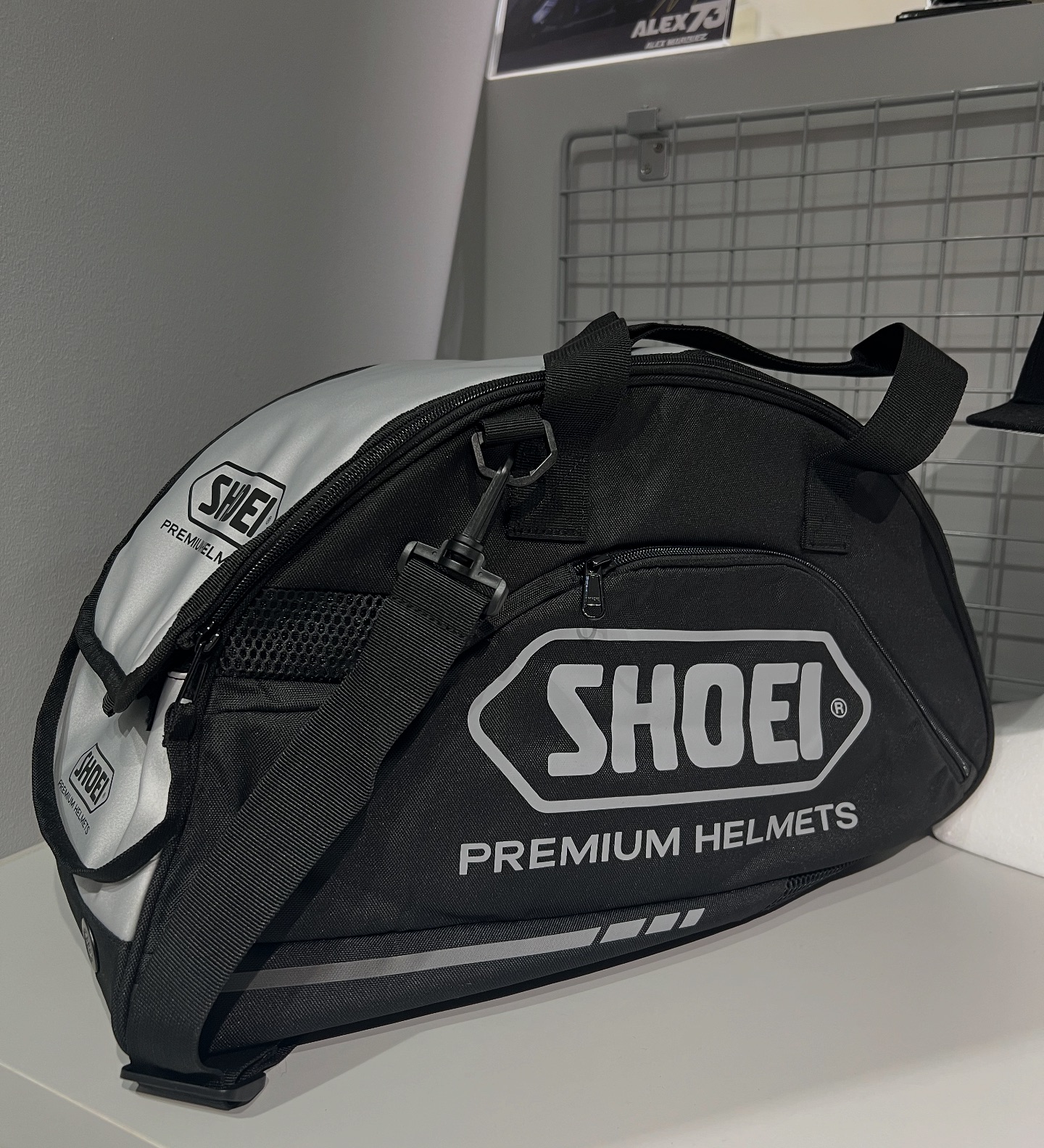 こんにちはSHOEI gallery YOKOHAMAです♪ ヘルメットバッグが入荷