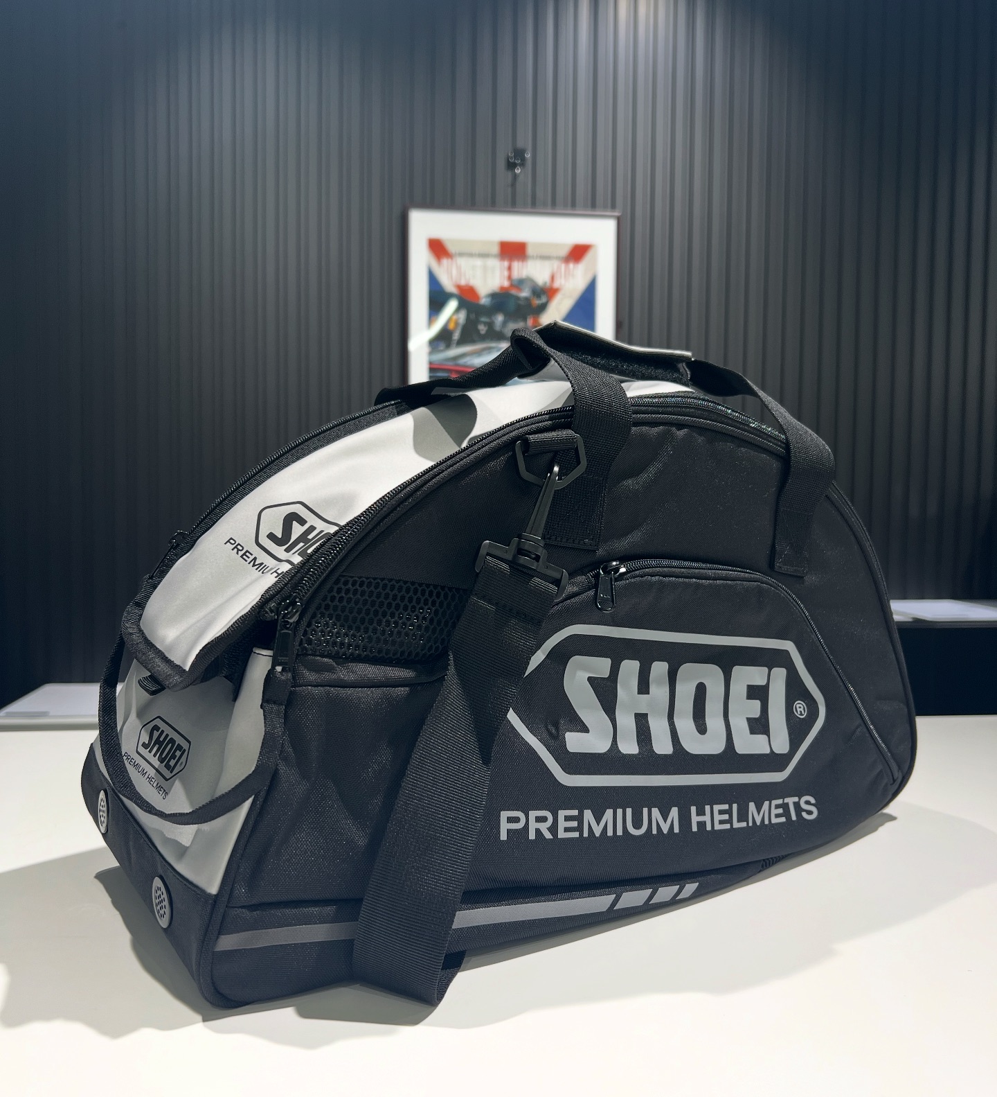 こんにちはSHOEI gallery YOKOHAMAです♪ ヘルメットバッグが入荷