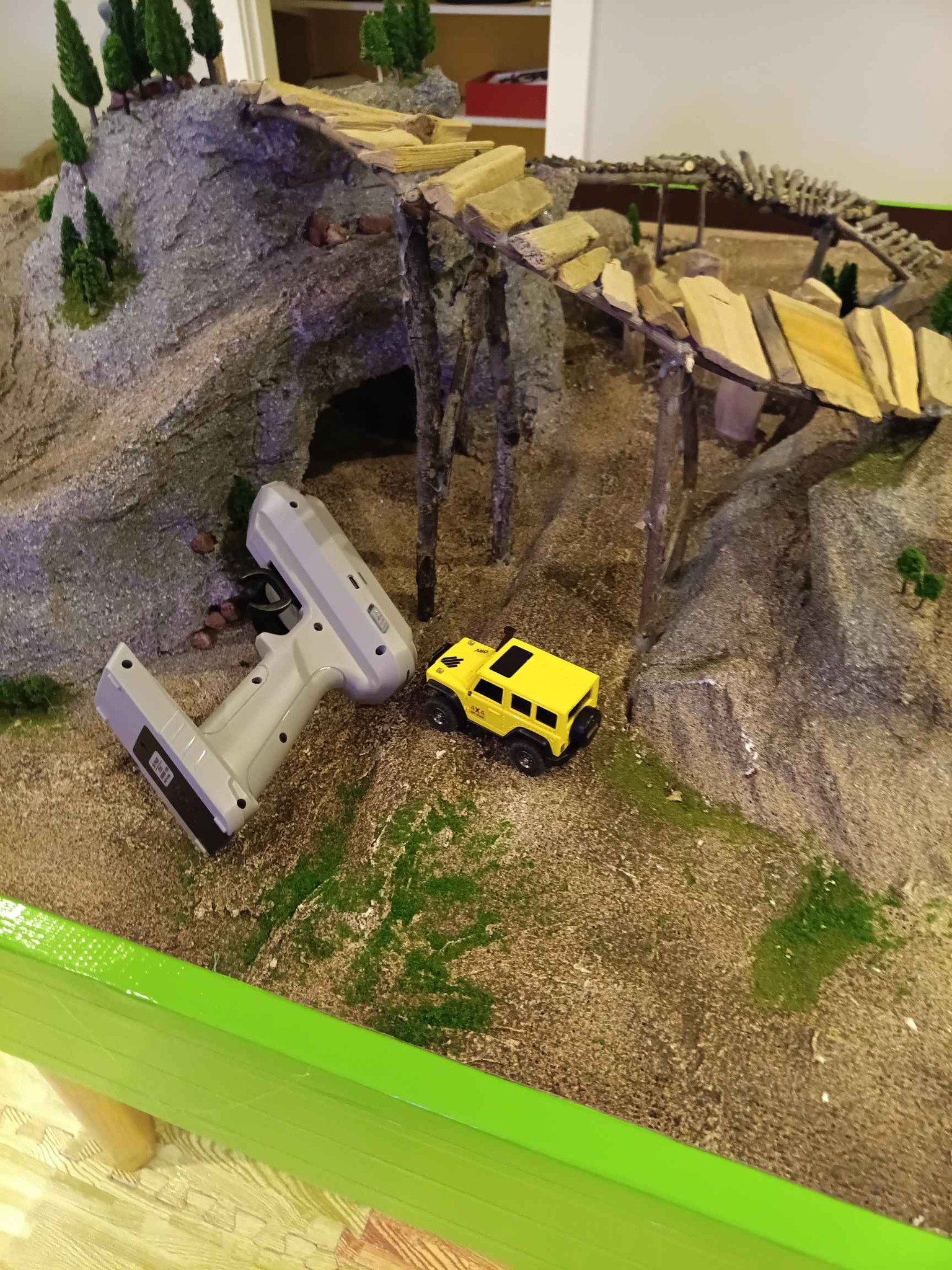 Mini crawler table 4x4' - Cars & Trucks - Calgary, Alberta | Facebook ...