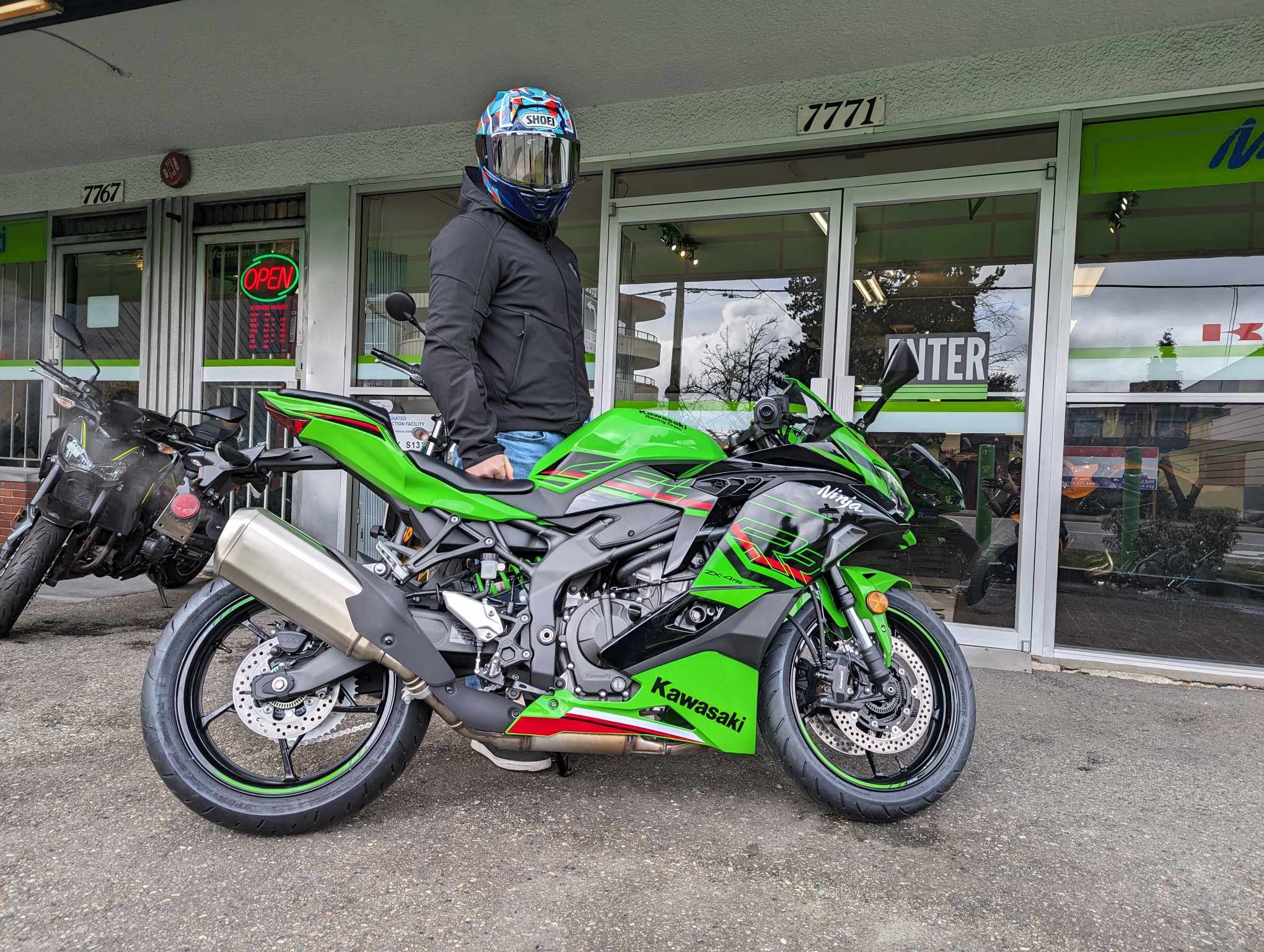 First start up for Derek! 🔥 Derek picked up a 2024 ZX4RR today