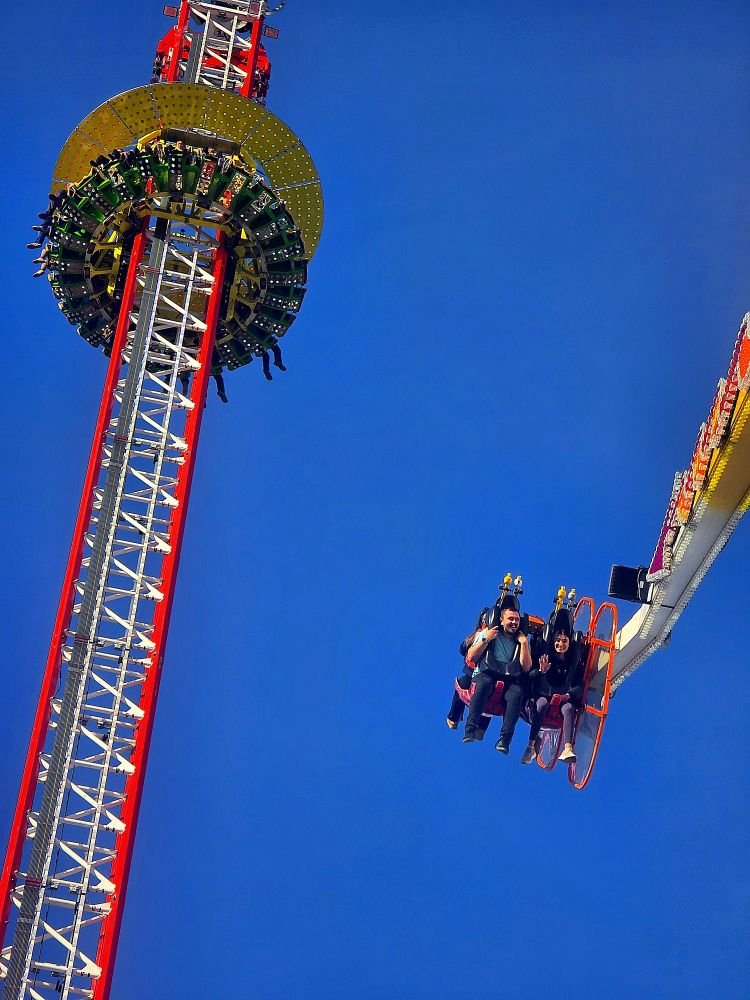 Themepark_madness - Two stand out rides standing side by side at Hull ...