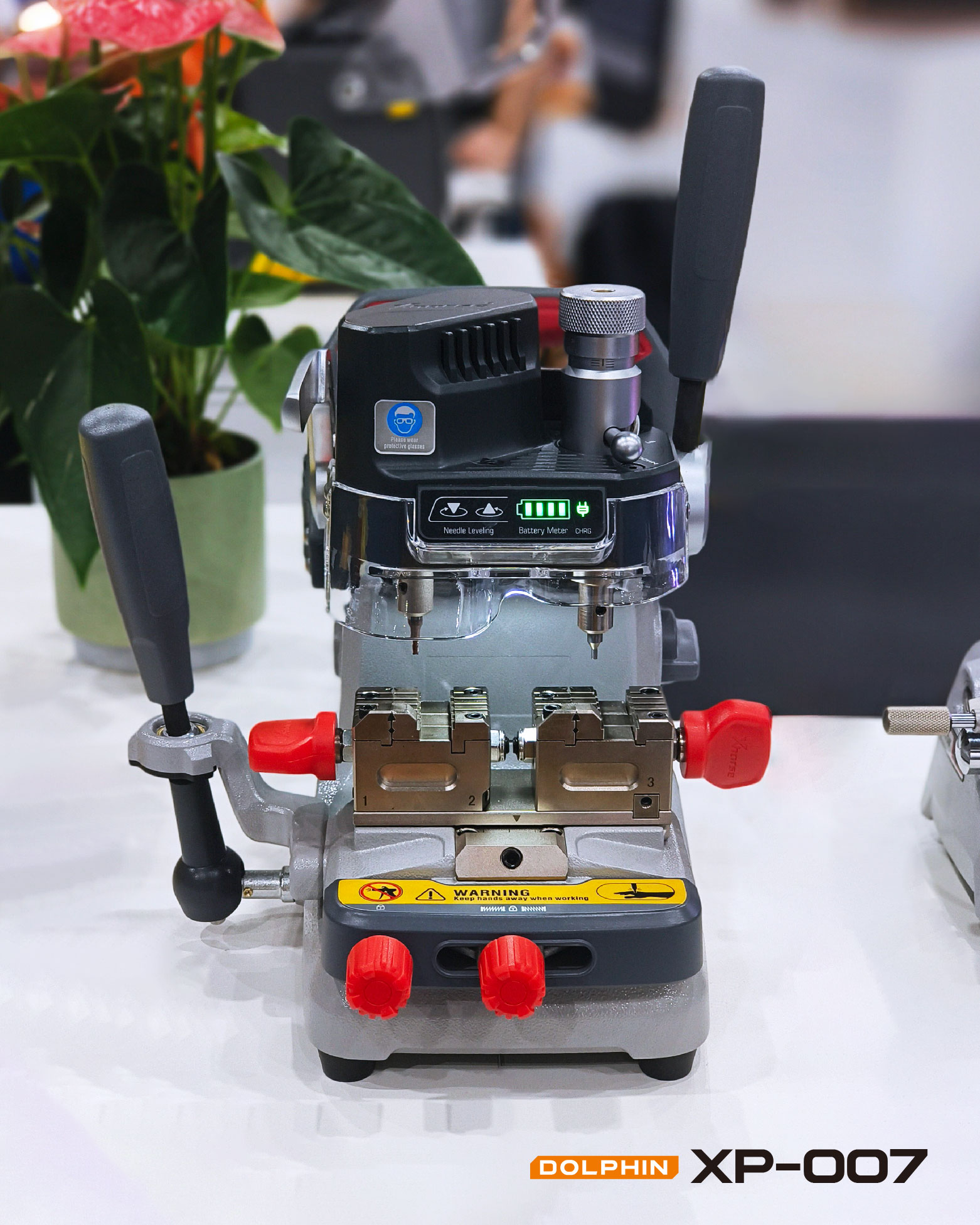 DOLPHIN XP-007 is equipped with the 120W brushless DC motor with 2