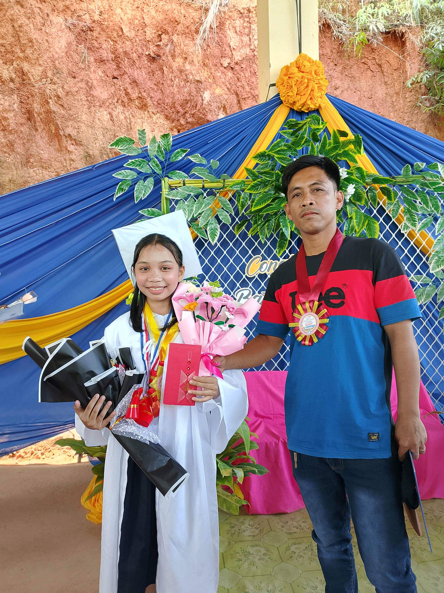 Congrats to this bebe girl we are so proud of you... Happy Graduation🎓🎓👏👏 Kri Zza Leigh
