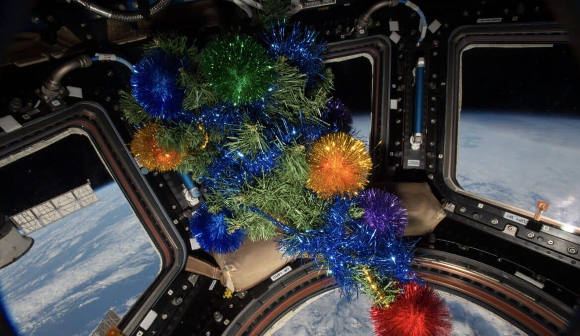 🌲🎅🎊 La... - Fan de l'ISS - Station Spatiale Internationale