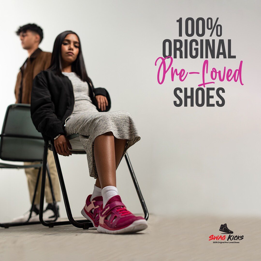 Pre-owned athletic footwear bundle. This set includes one pair of