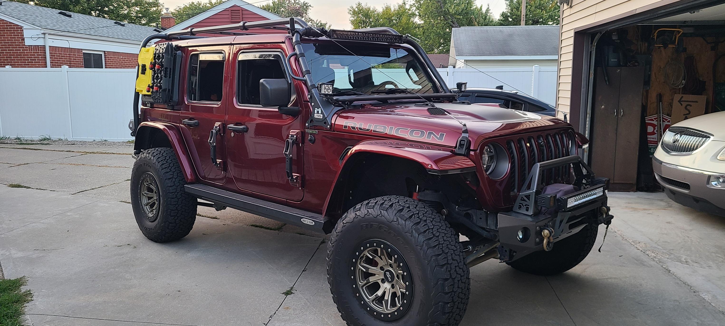 Jeep Wrangler Rubicon | What kind of molle clamps or straps are you ...