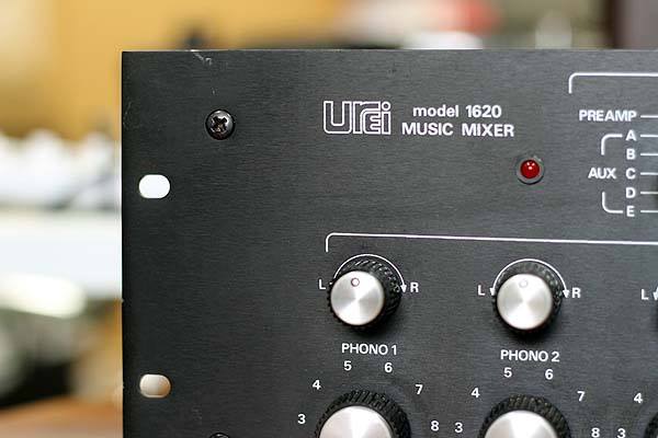 伝説のDJミキサーUREI 1620の2000番台が入荷致しました。 誰もが憧れる