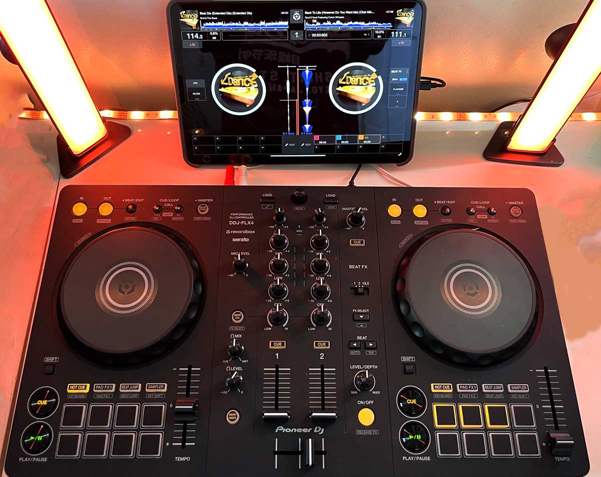 DJKIT® - The Pioneer DJ DDJ-FLX 4 works with Rekordbox,... | Facebook