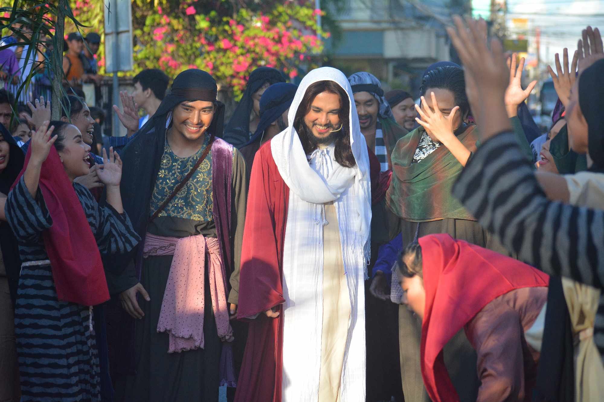 Philippine Star - Catholic devotees portray the life of Jesus Christ ...