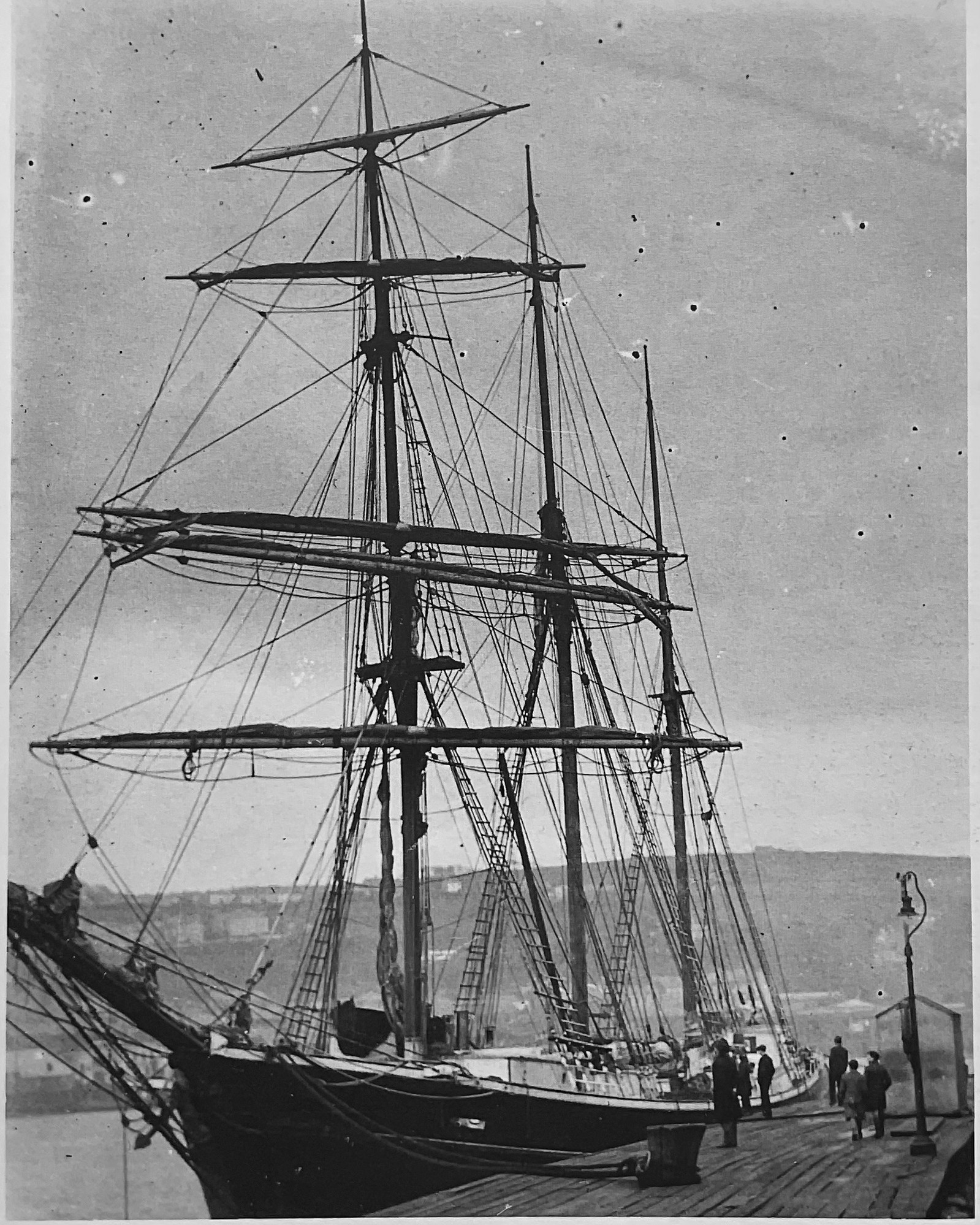 Derry - * Here we have a 1932 image of a sailing ship on Prince's quay ...