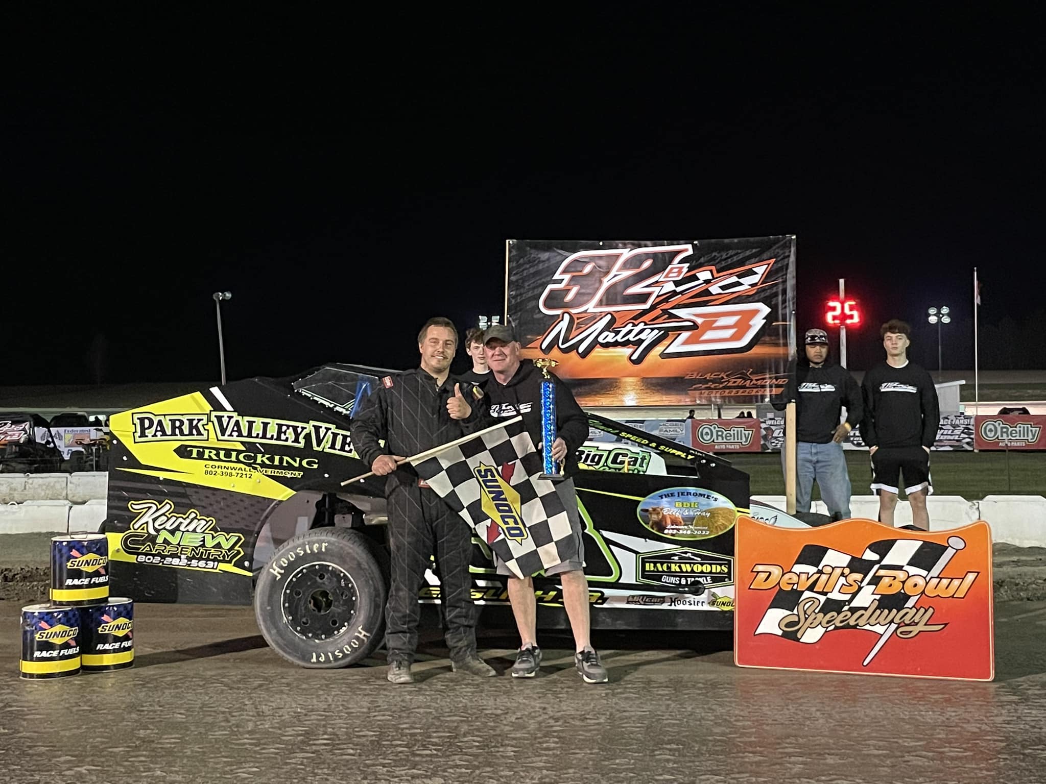 Scott Towslee wins the Sunoco Sportsman Modified feature.