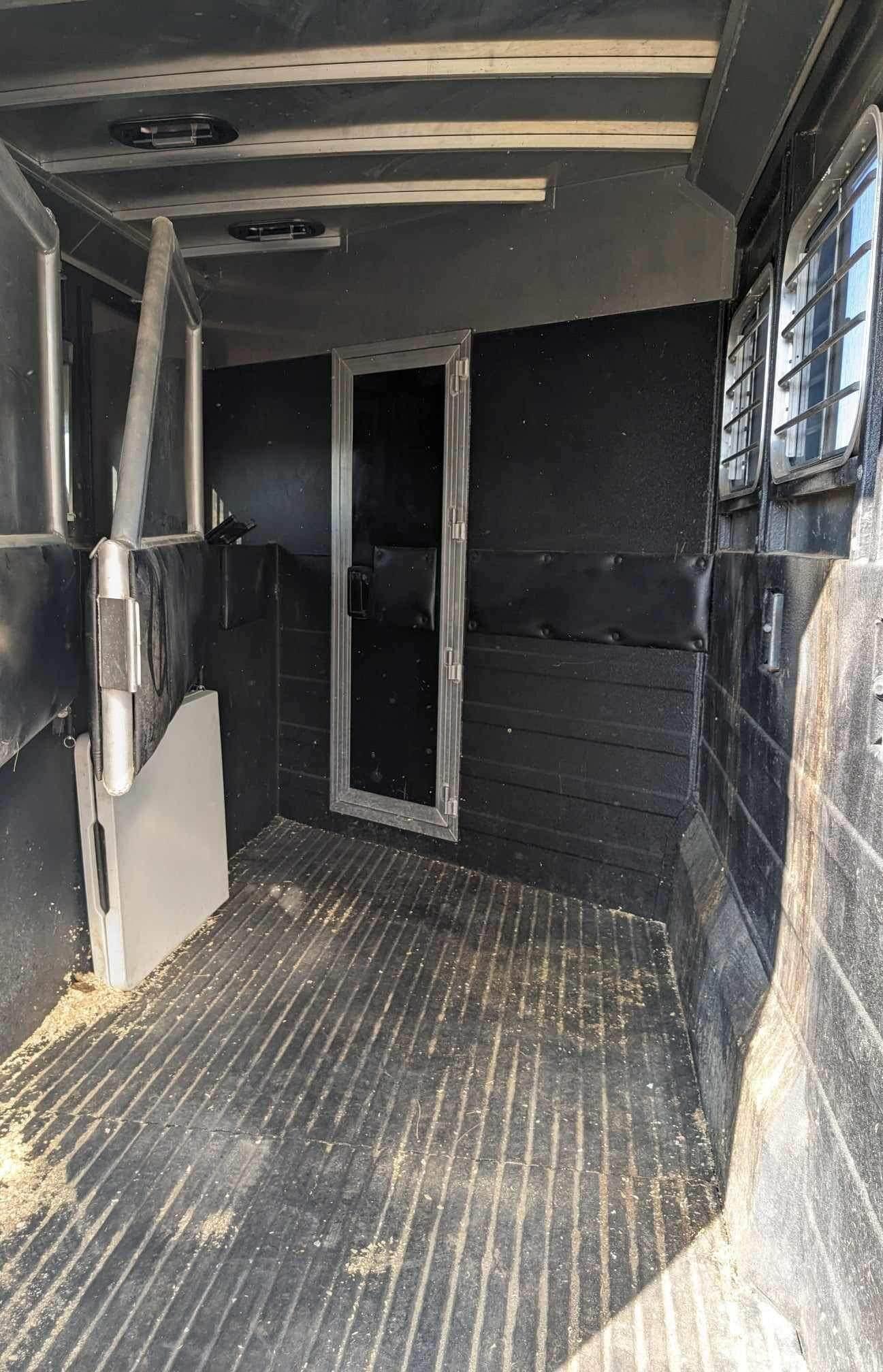 2013 Logan Coach three horse trailer with Living Quarters Trailers