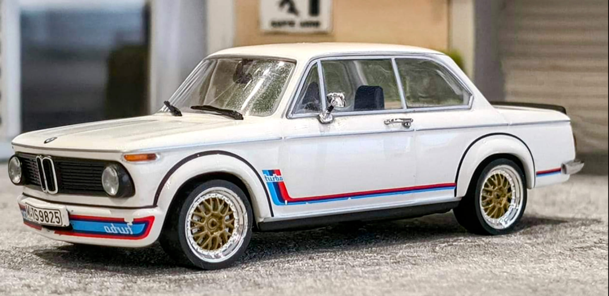 I present to you another gem in my collection, a BMW 2002 turbo 1:43.