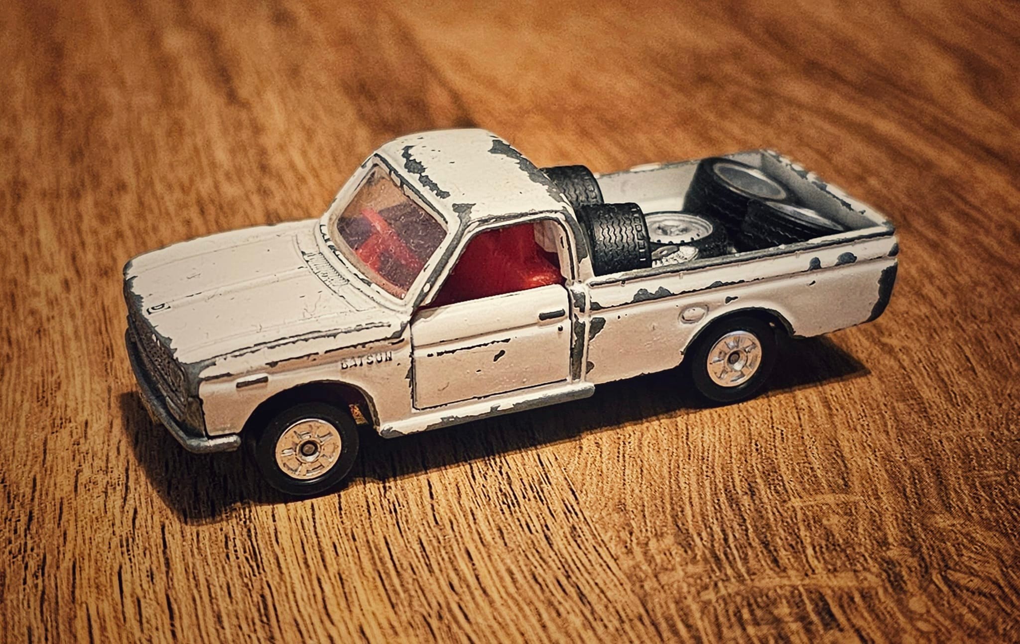 tomica DATSUN1300truck