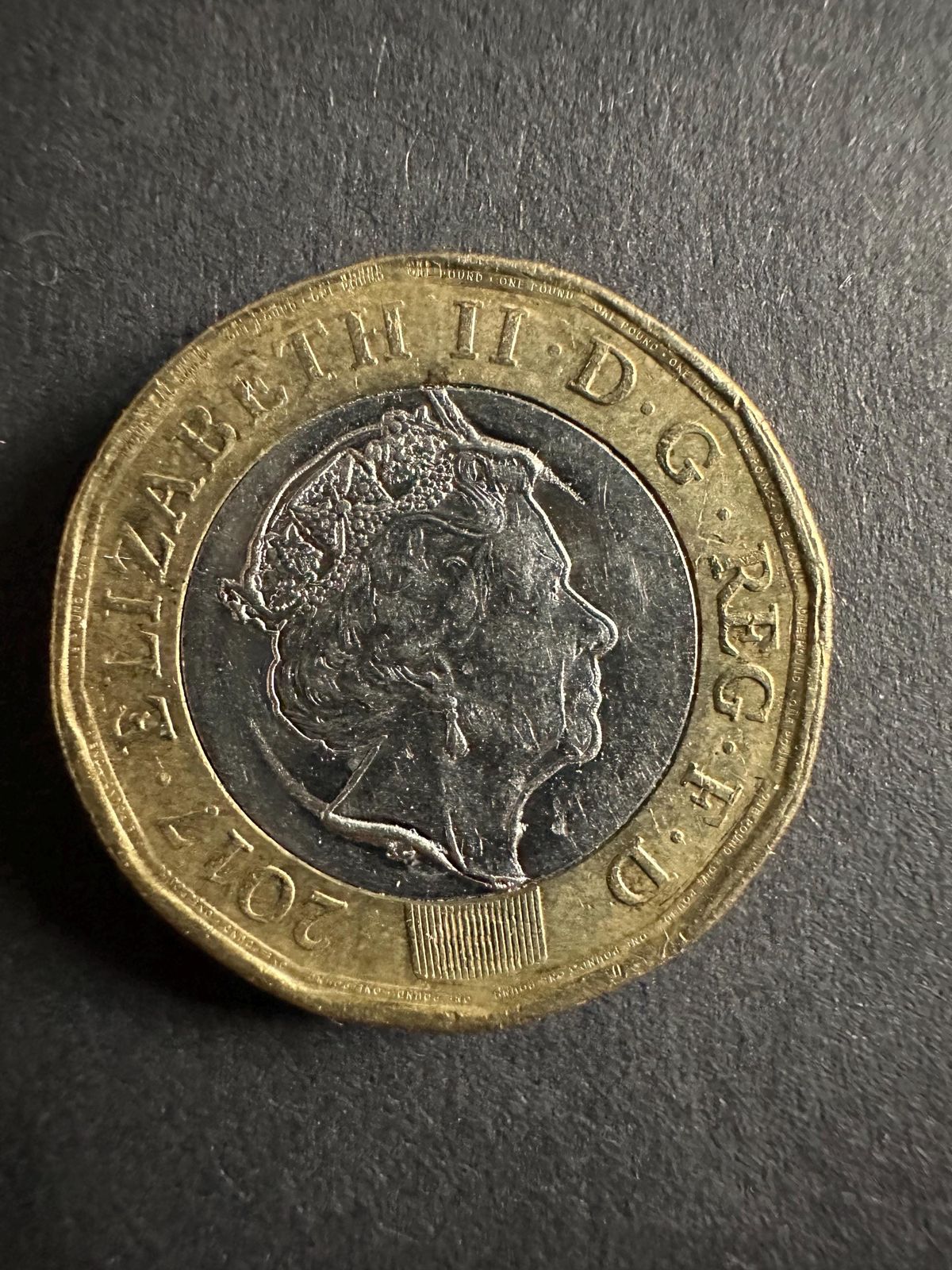 Easy02 - The 2017 One Pound Coin featuring Elizabeth II is a highly ...