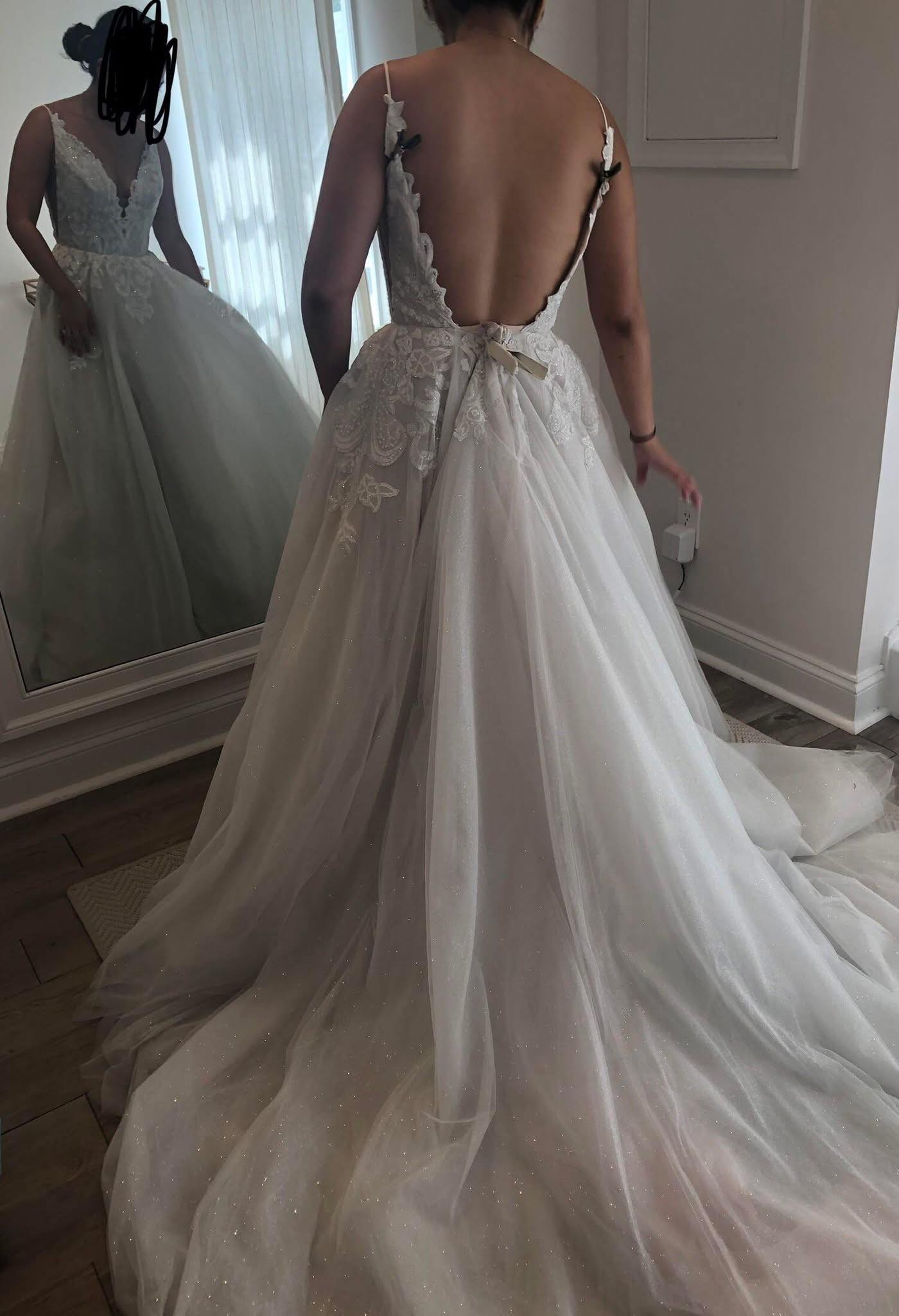 That backless dress that Sutton wore was probably the worst dress she could wear with her figure