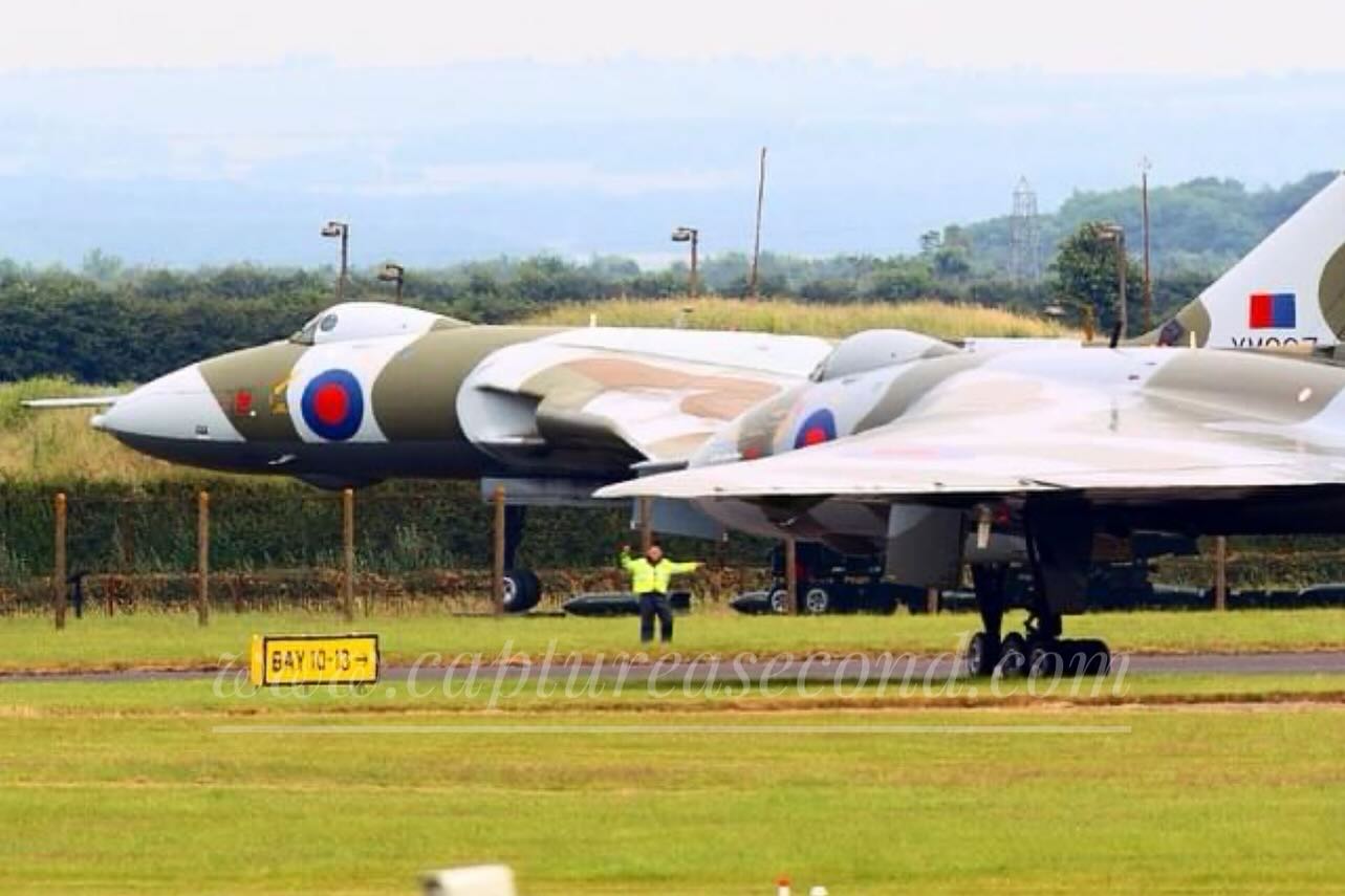 Capture - Vulcan pair. #royalairforce #raf #vulcan #camo #triangle #jet ...