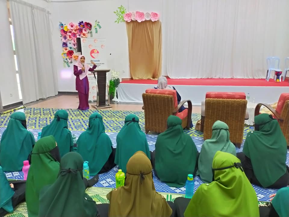 Pengerusi Rumah Puteri Arafiah Rpa Yg Juga Merupakan Ydp Pekawanis Bersama Ahli Pekawanis Yang Lain Hadir Ke Majlis Bacaan Yassin Asmaul Husna Dan Qasidah Pelatih Rumah Puteri Arafiah Yang Menjadi Aktiviti Mingguan