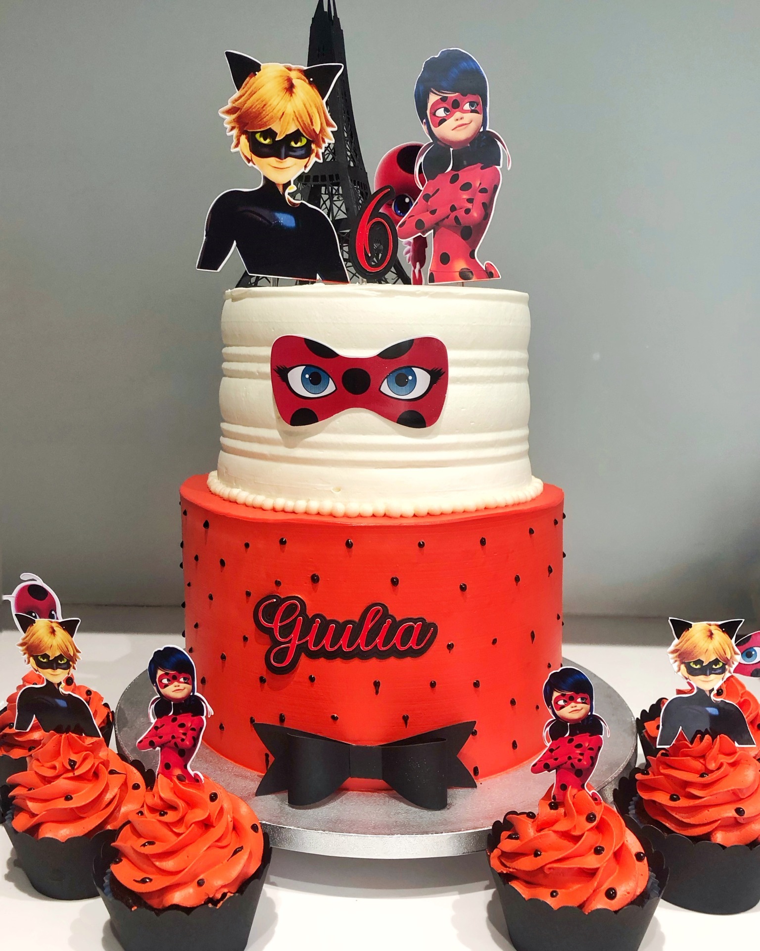 Dolce Brasil - Bolo de 2 andares e cupcakes tema ladybug🐞... | Facebook