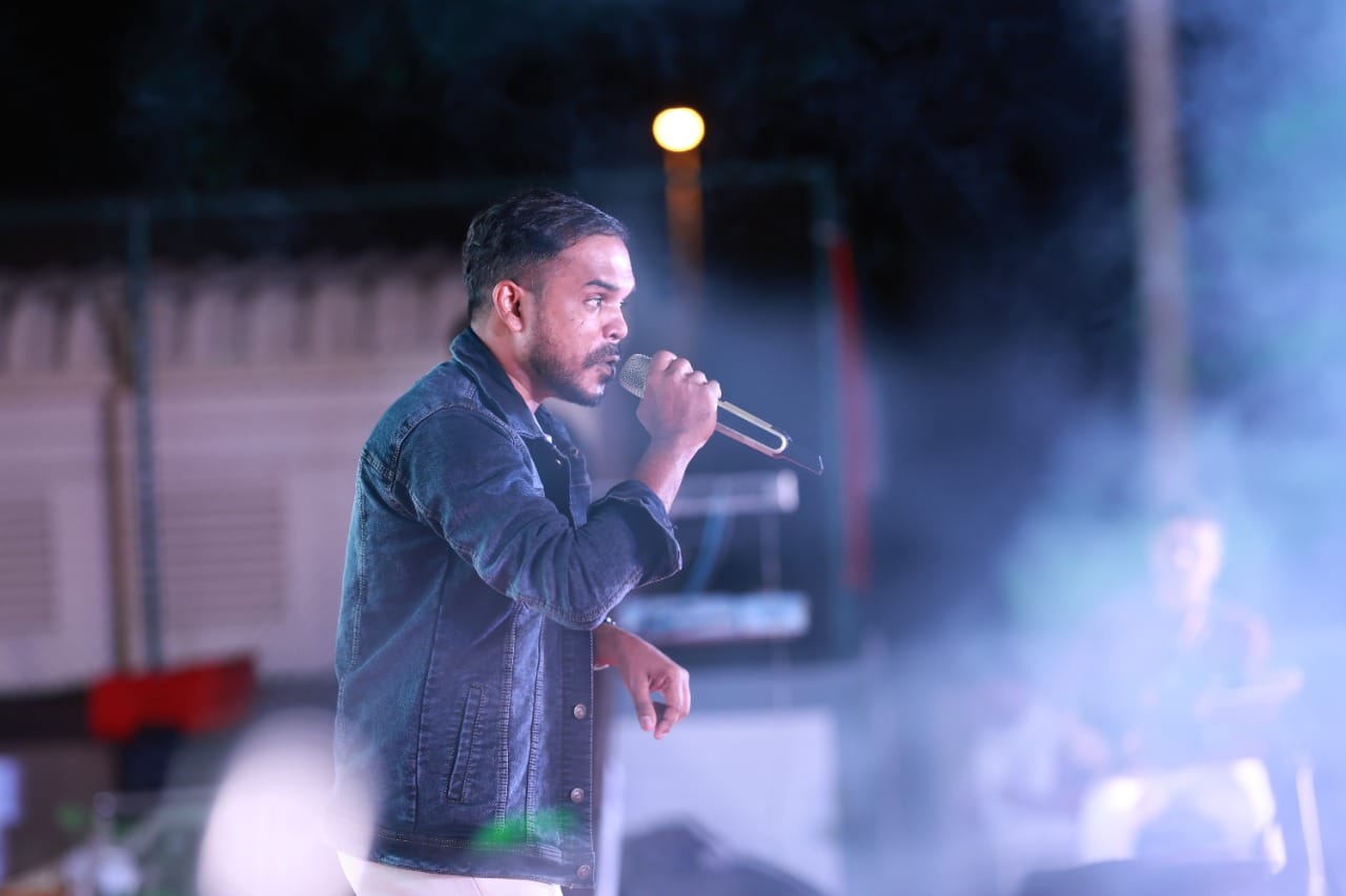 Hashir - ജയിച്ചേതീരൂ എന്ന വാശിയൊന്നുമില്ല ...... പക്ഷെ അങ്ങ് തോ ...