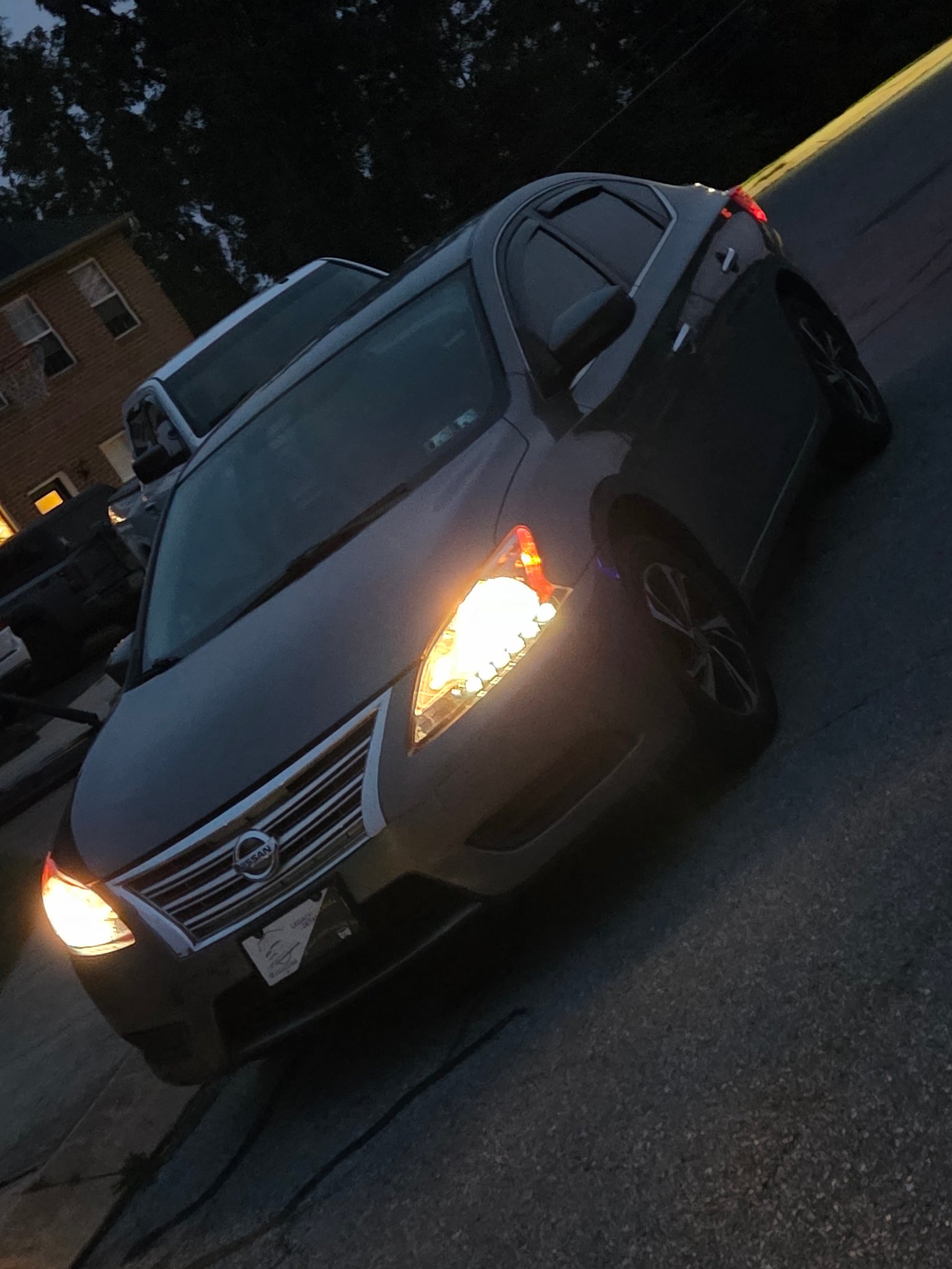Passenger Side Headlight Assembly For 2013-2015 Nissan Sentra – Halogen, LED DRL, Chrome Housing-1324970