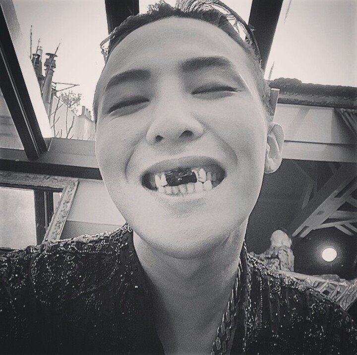 Bigbang獨立飯區 - G-DRAGON IG UPDATES 他， 暴風式更新了。 看起來，很愉快。...