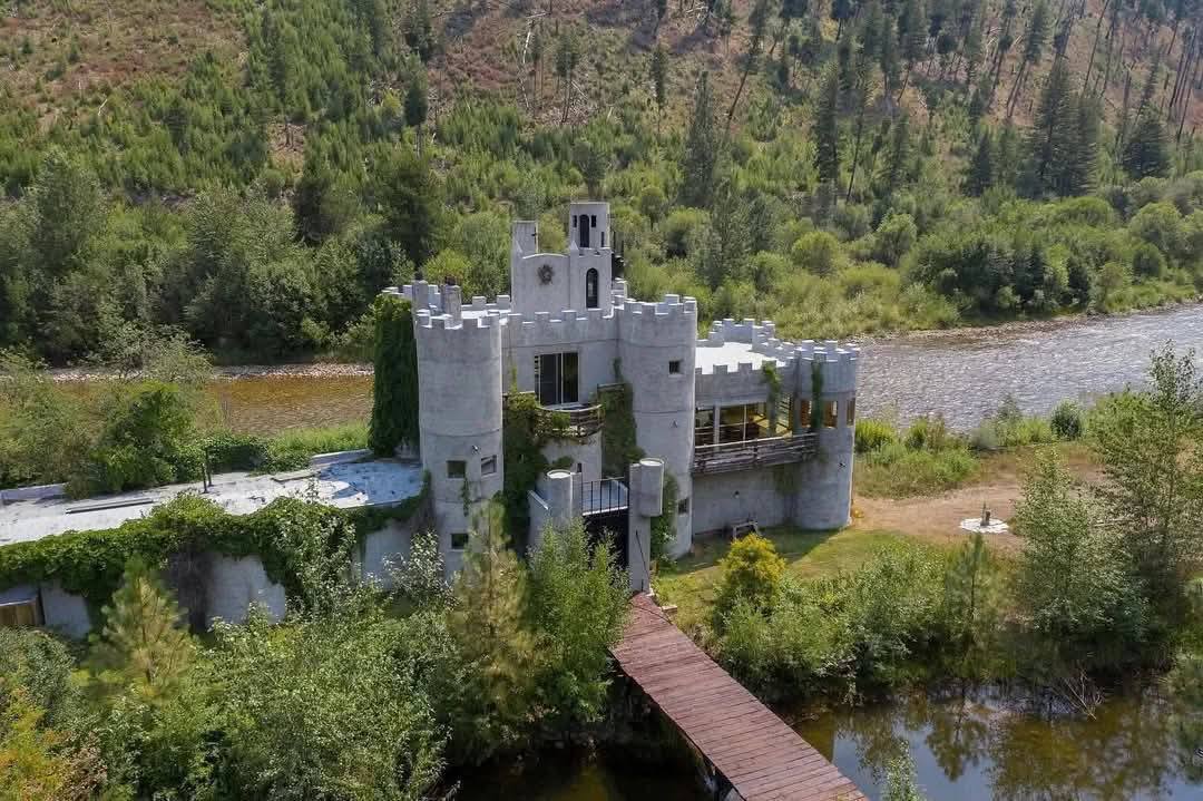 4782 W Fork Road, Darby, Montana... - American old houses | Facebook