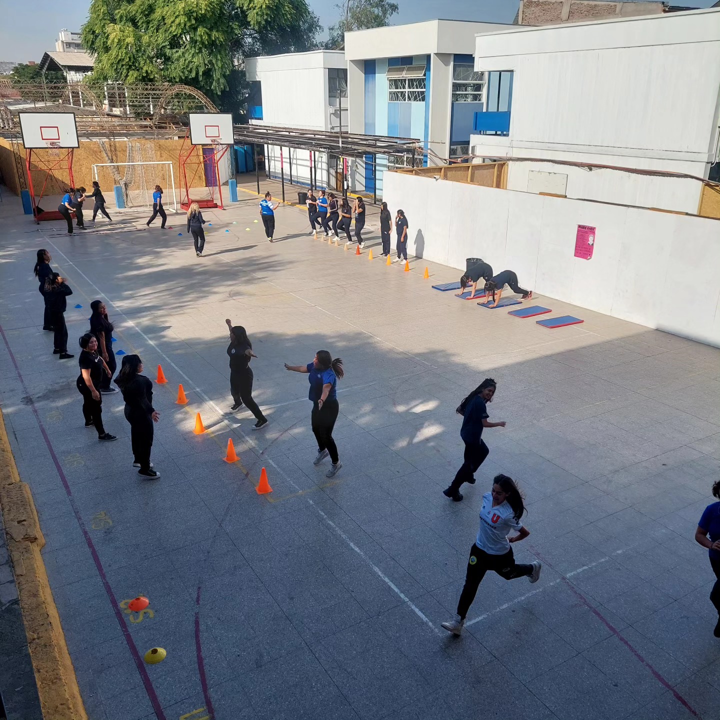 La... - Liceo Técnico Clelia Clavel Dinator - Oficial