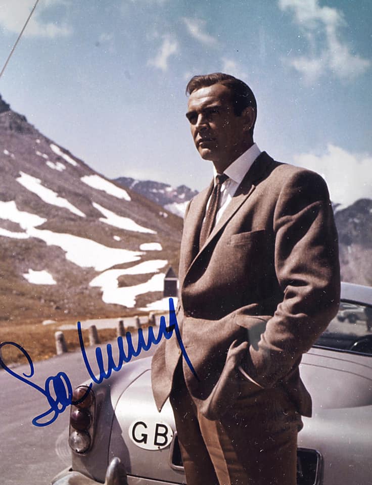 1964 JAMES BOND 007 ASTON MARTIN GOLDFINGER PHOTO A COOL SEAN CONNERY BY HIS CAR