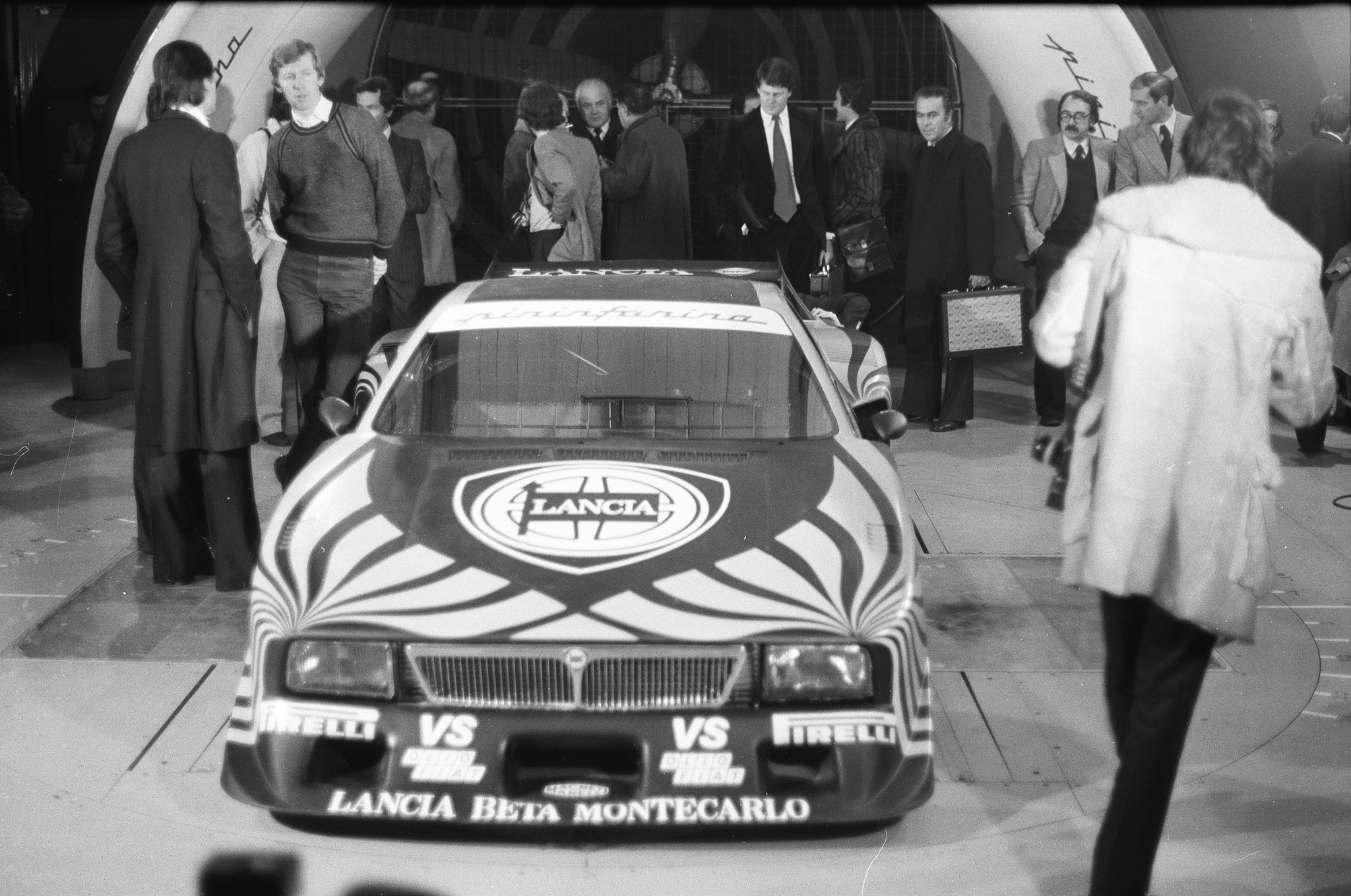Carrera Evolution – Lancia Beta Montecarlo Turbo « Fruit Of The Loom » N°51, Échelle 1:32, Feux AV/AR