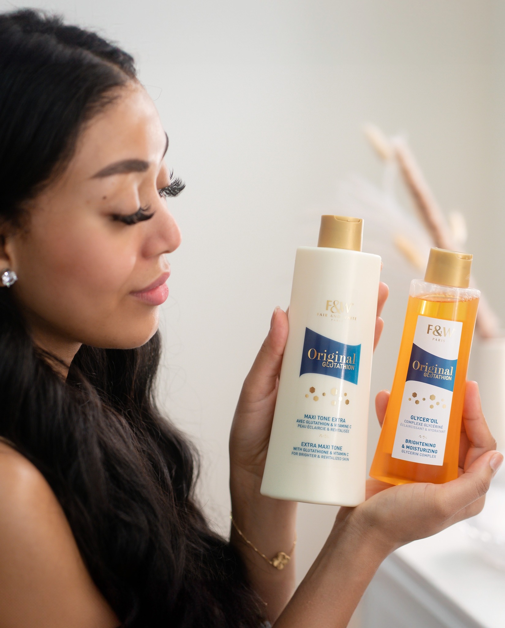 glutathion peau noire 💫 Known to make skin radiate beyond imagination. These two are our must-have ORIGINAL complexion transformers. Comment 🤍 if they've earned a spot in your skincare lineup or leave a 💙if Used to lighten dark Clear skin Potency:250 mg Glutathione expression is increased