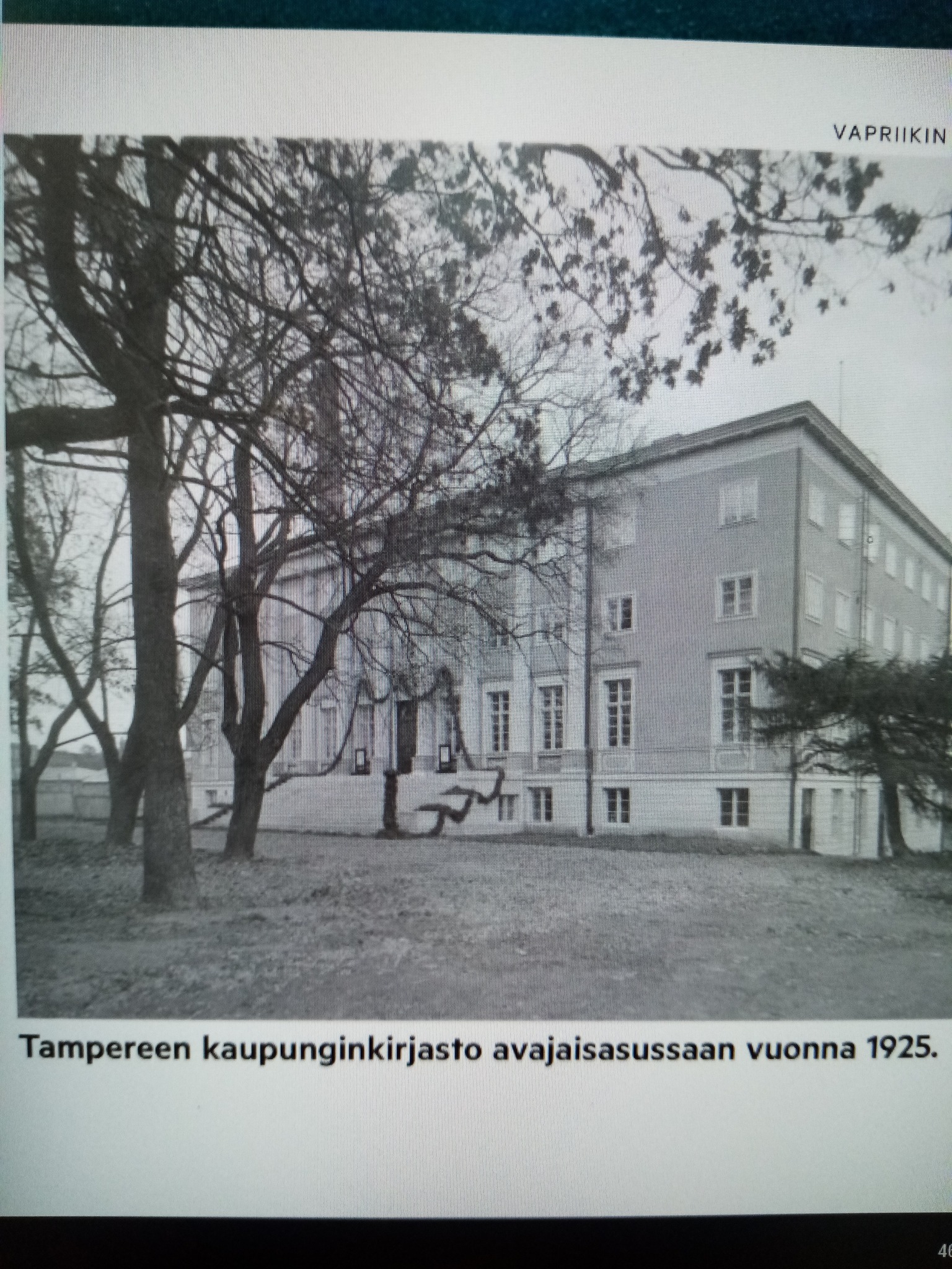 tampere-vanhoissa-kuvissa-tua-tuli-k-yty-levyj-kuuntelemassa-70